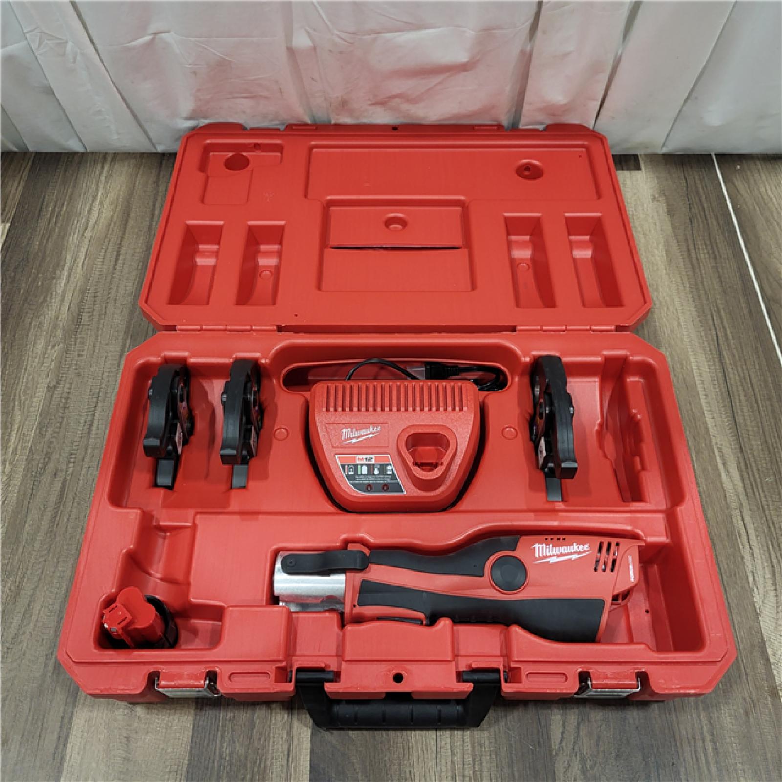 AS IS Milwaukee M12 Force Logic Press Tool 1/2 in. to 1 in. Kit