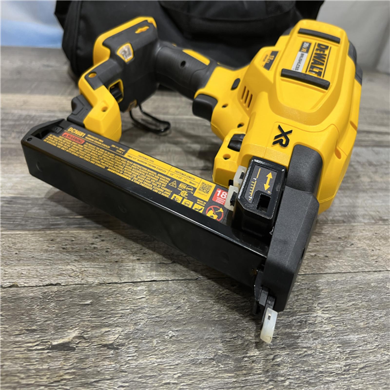 AS-IS DEWALT 20V MAX XR Lithium-Ion Cordless 18-Gauge Narrow Crown Stapler Kit