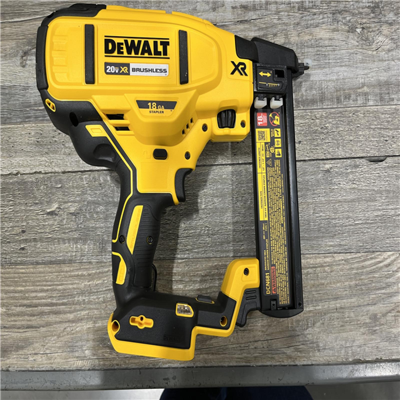 AS-IS DEWALT 20V MAX XR Lithium-Ion Cordless 18-Gauge Narrow Crown Stapler Kit