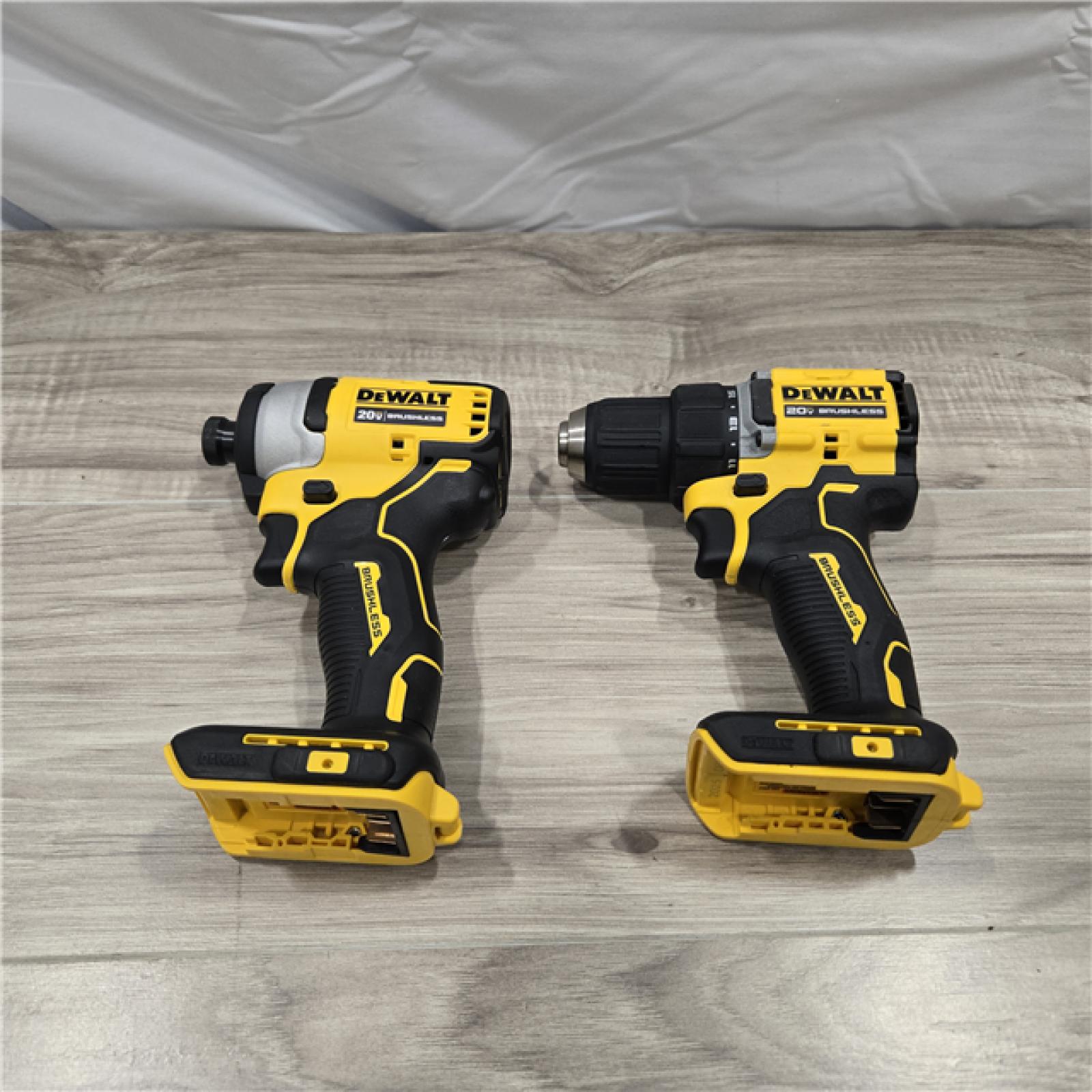 LIKE NEW! - Dewalt DCK225D2 20V MAX ATOMIC Cordless Drill Driver and Impact Driver Combo Kit