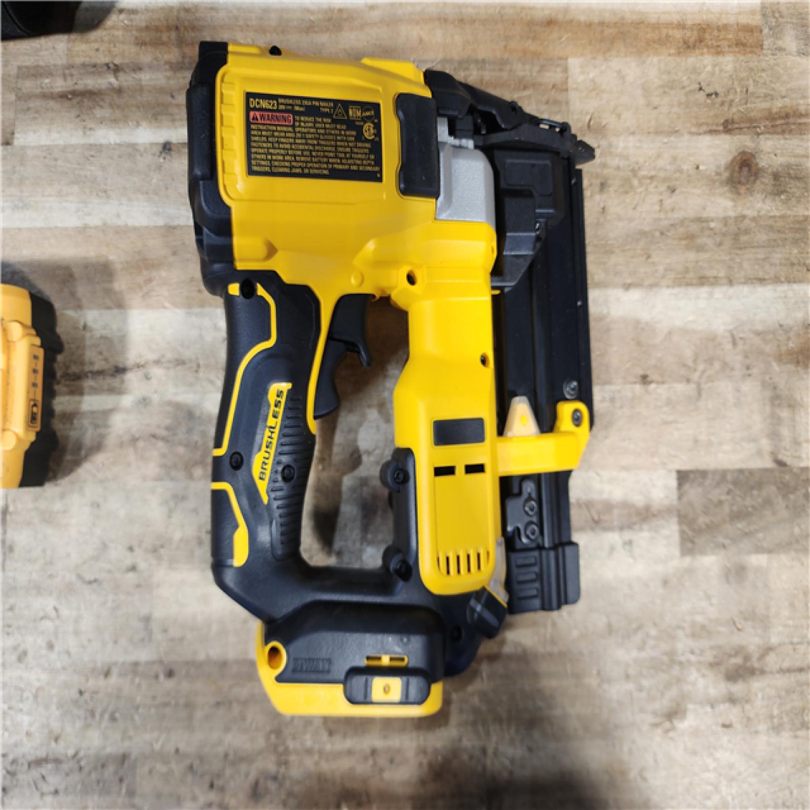 HOUSTON LOCATION - AS - IS DEWALT TOOL COMBO KIT W/ BATTERY & CHARGER