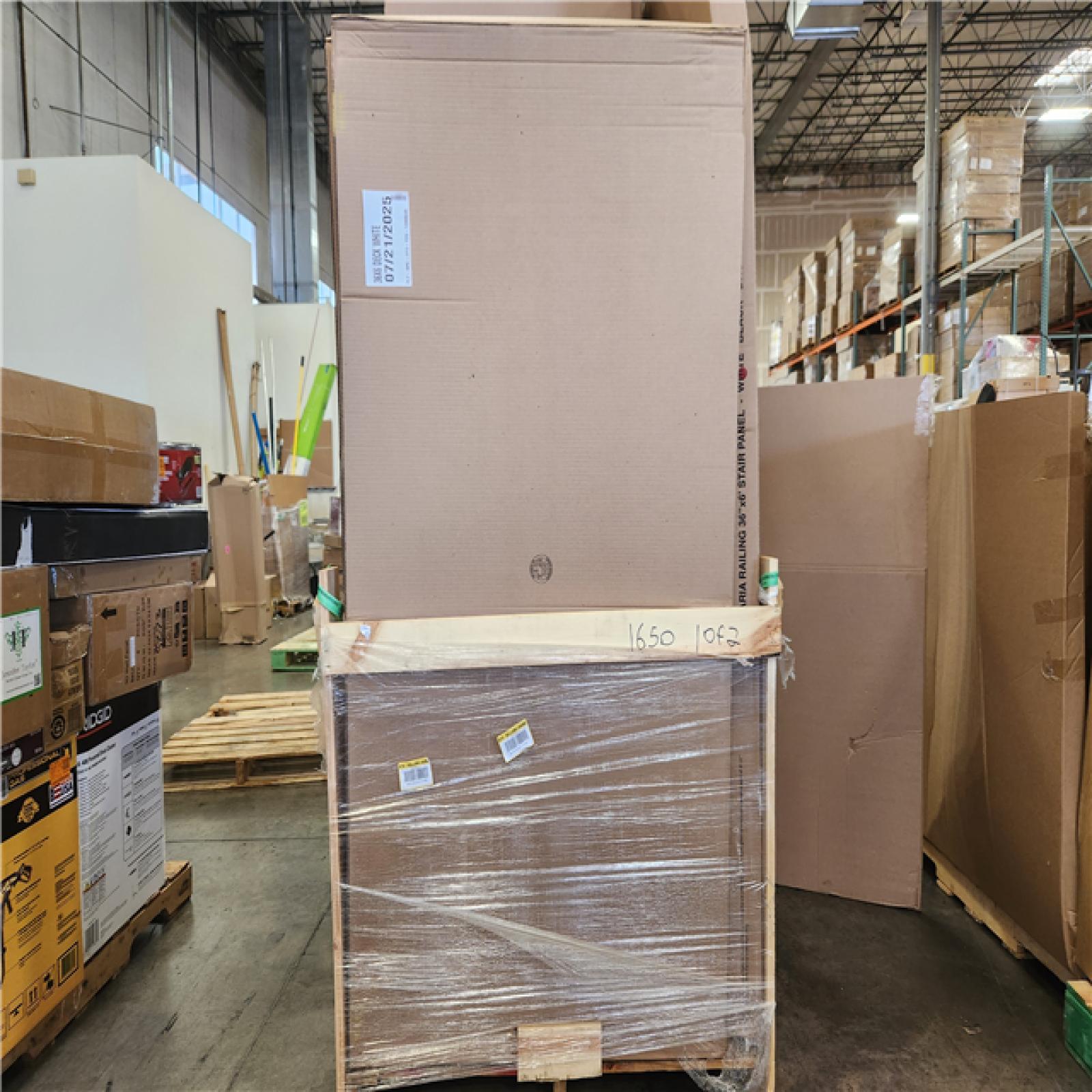 Phoenix NEW Aria Railing Stair Railing Panel (36x6')   Aluminum Post Kit (3 in. x 3 in. x 48 in) Pallet