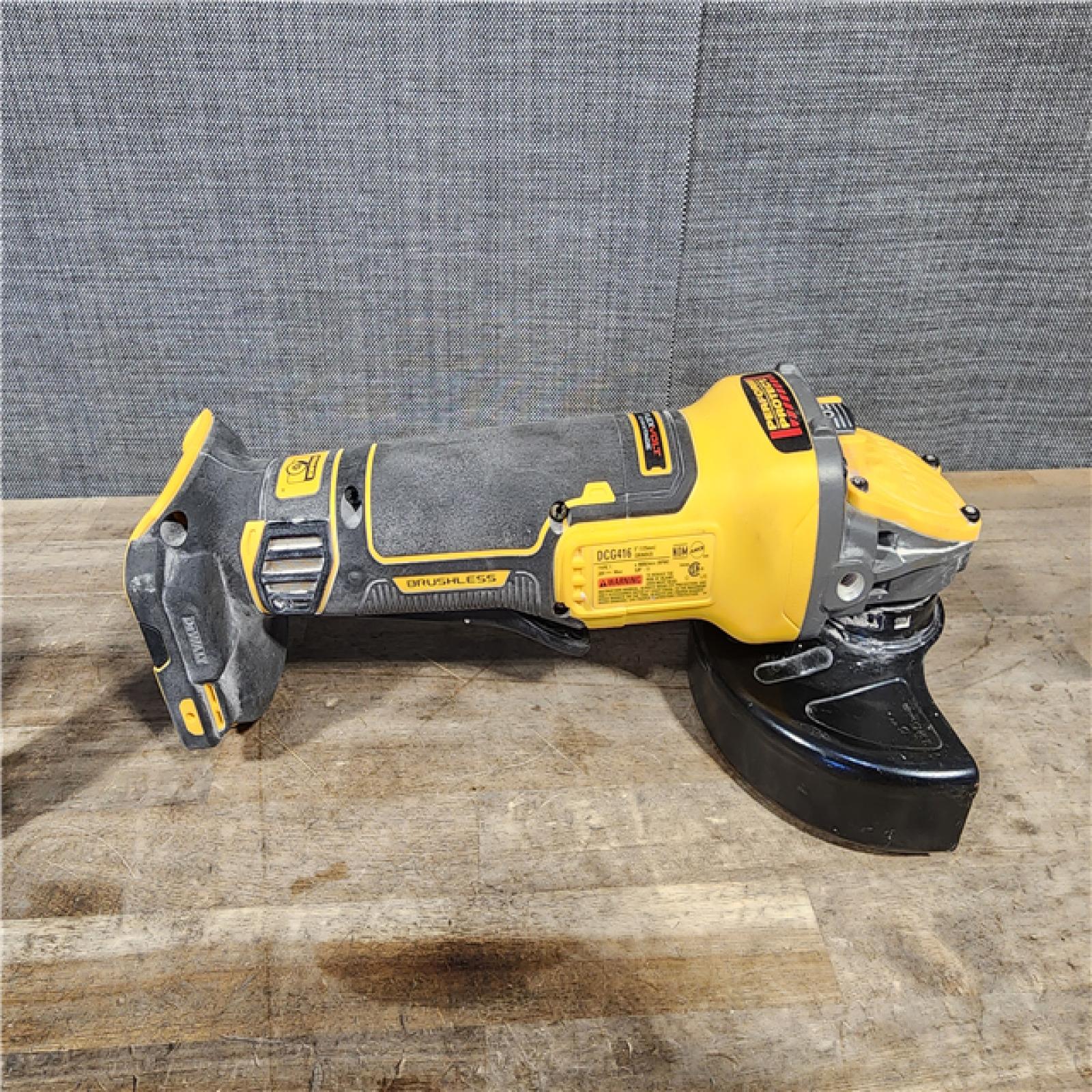 HOUSTON LOCATION - AS-IS DEWALT 20V MAX Cordless Brushless 4.5 - 5 in. Paddle Switch Angle Grinder with FLEXVOLT ADVANTAGE W/ BATTERY & CHARGER