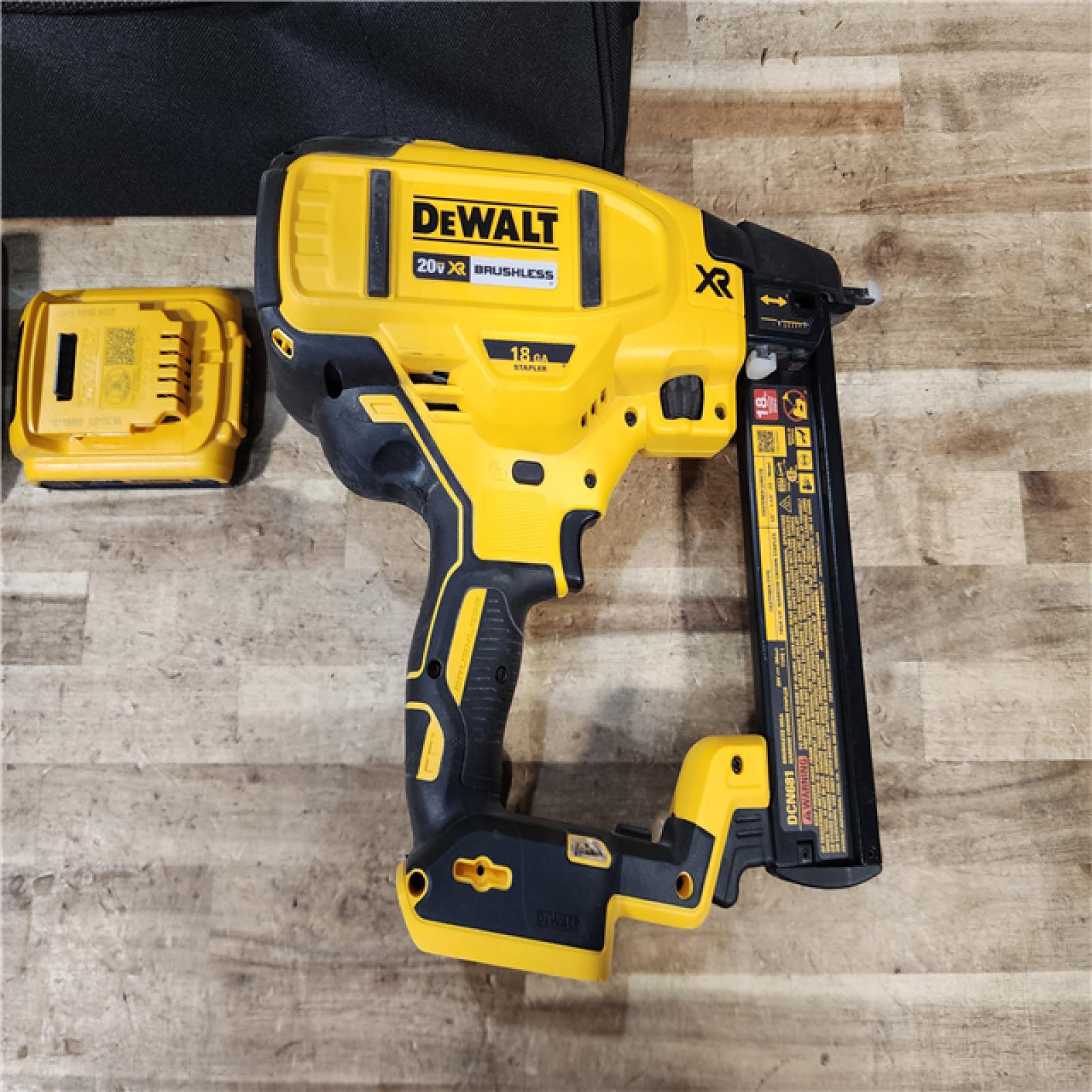 HOUSTON LOCATION - AS - IS DEWALT 20V MAX XR Lithium-Ion Cordless 18-Gauge Narrow Crown Stapler Kit