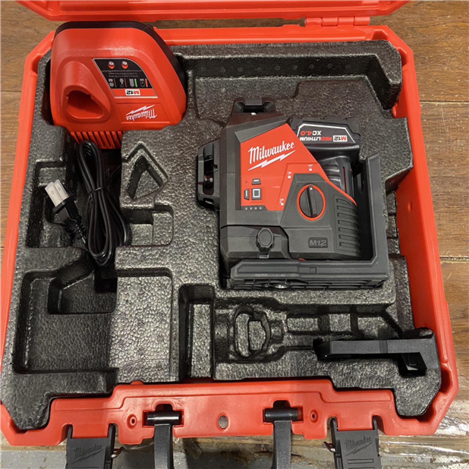 AS-IS Milwaukee-3632-21 M12 Green Beam Laser 360Â° 3-Plane Kit