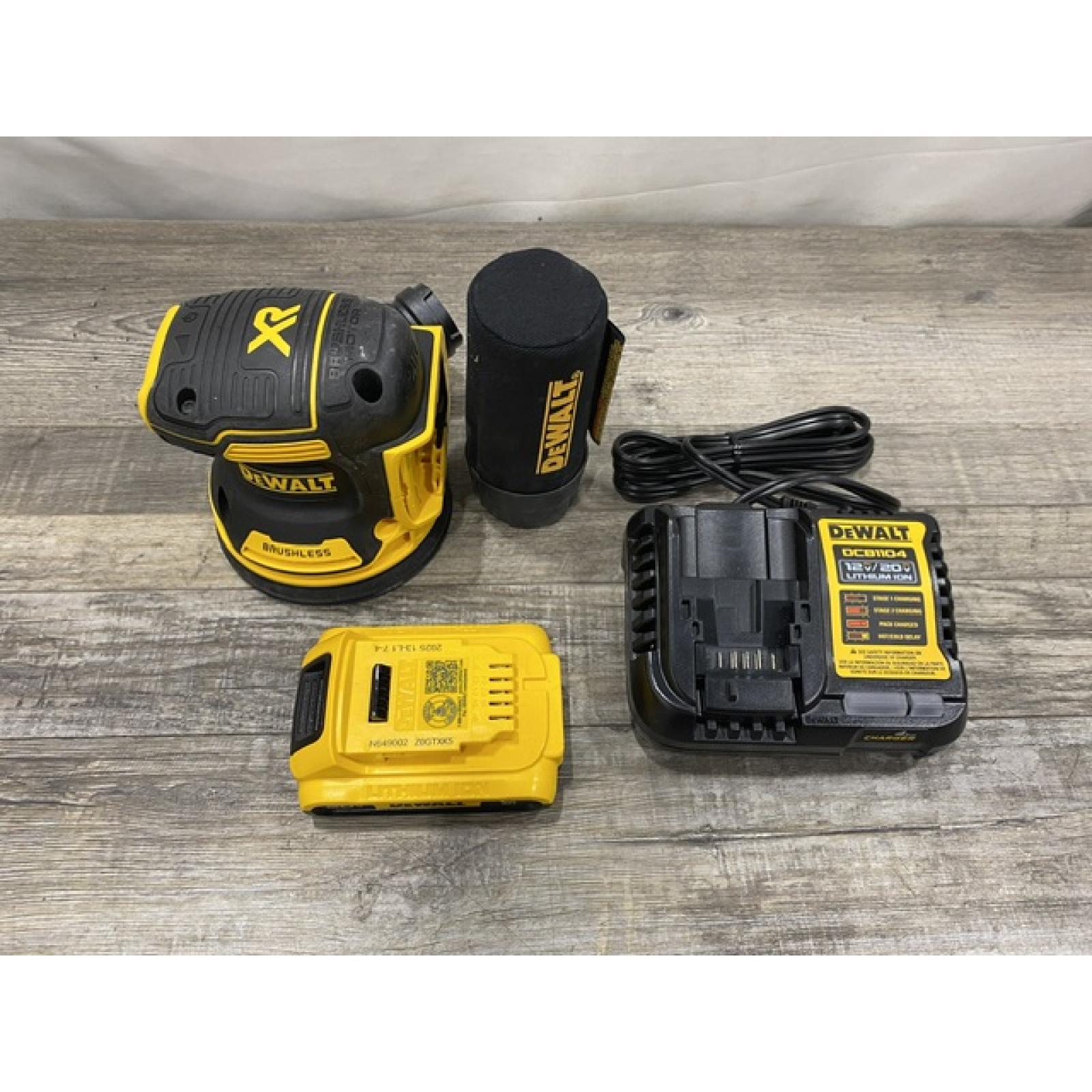 AS-IS DEWALT 20V MAX XR Cordless Brushless 5 in. Random Orbital Sander Kit