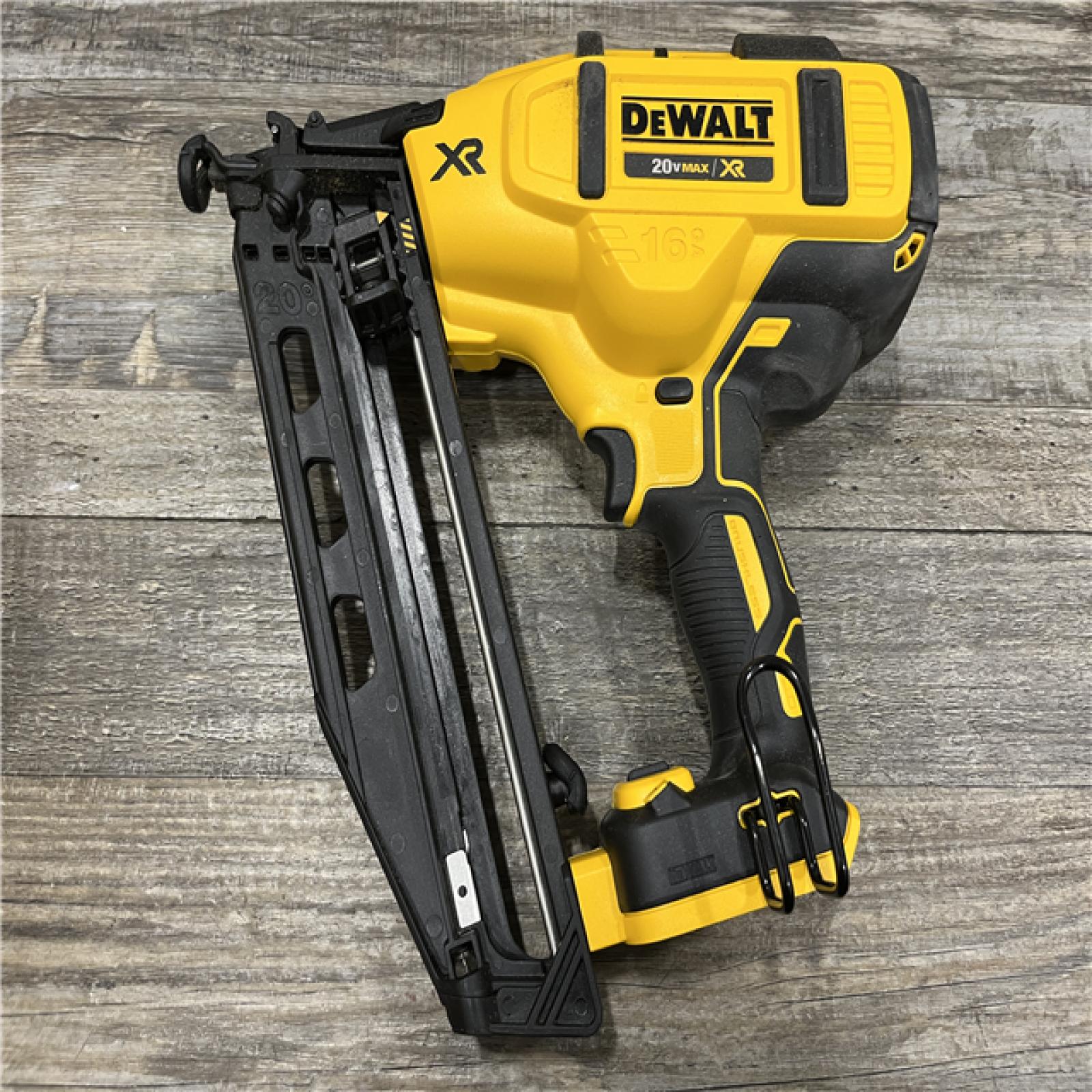 AS-IS DEWALT 20V MAX XR 16-Gauge Electric Cordless Angled Finishing Nailer Kit