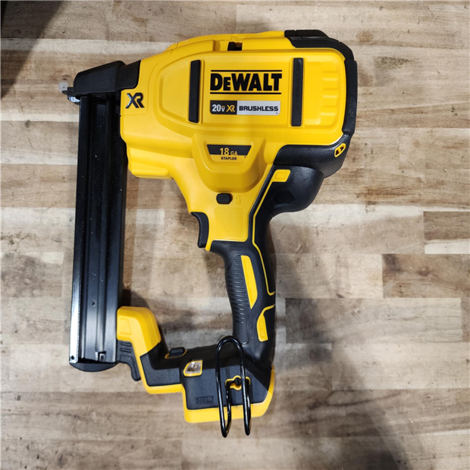 HOUSTON LOCATION - AS-IS DEWALT 20V MAX XR Lithium-Ion Cordless 18-Gauge Narrow Crown Stapler Kit