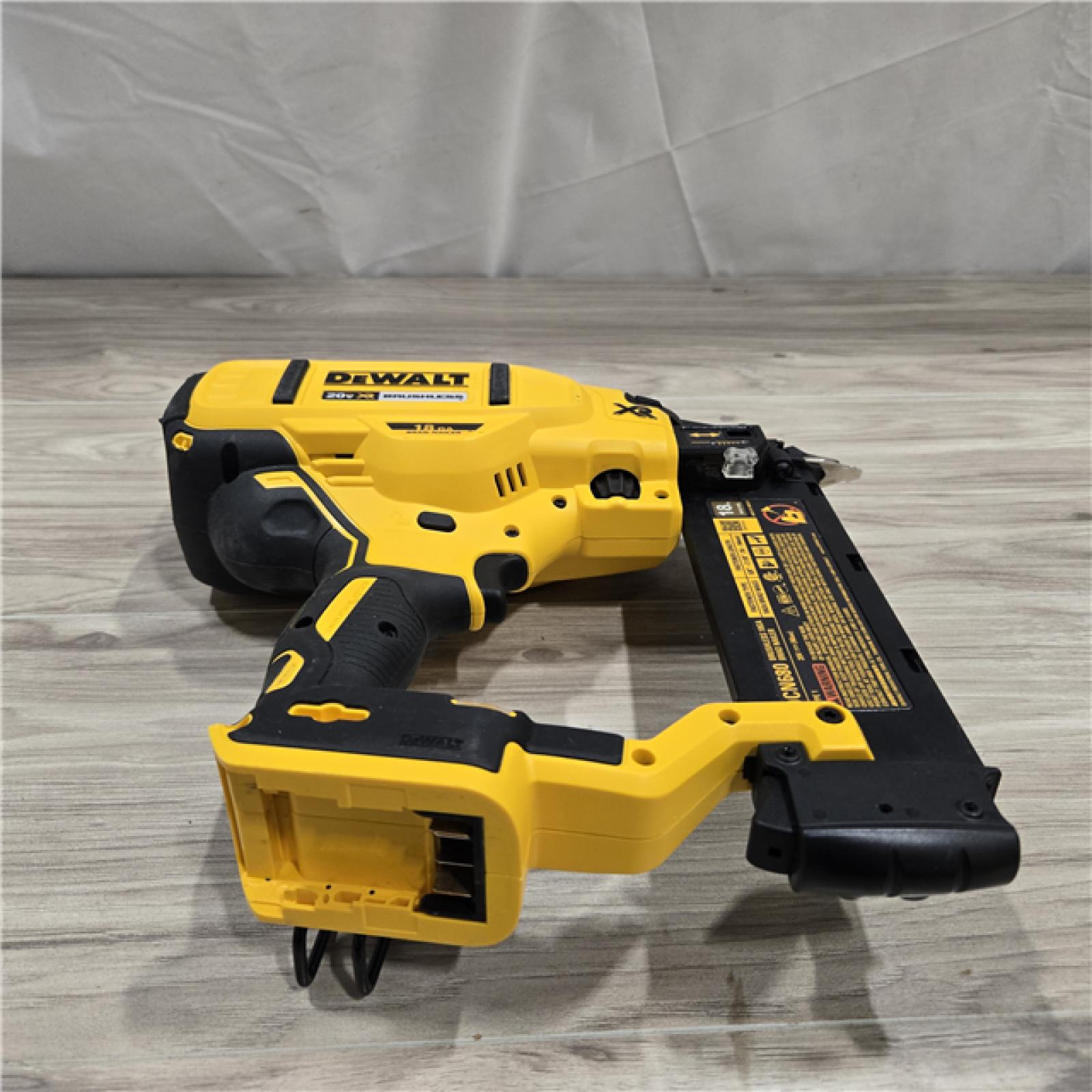 AS-IS DEWALT 20V MAX XR 18 Gauge Brad Nailer Kit
