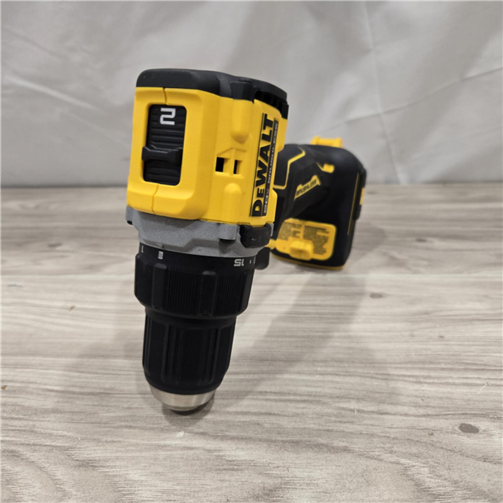 AS-IS DEWALT ATOMIC COMPACT SERIES 20V MAX* Cordless 1/2 Drill/Driver Kit