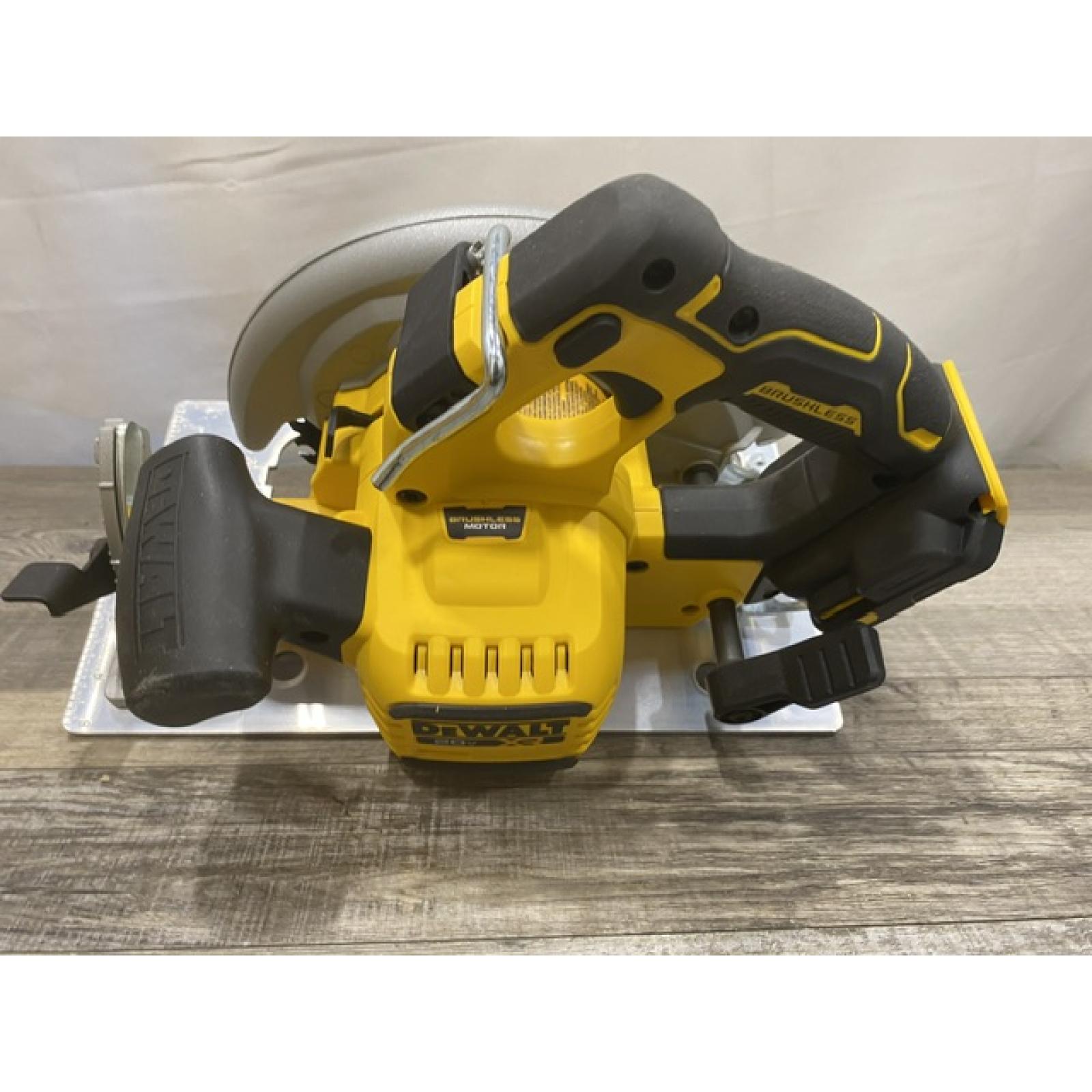 AS-IS DEWALT 20-Volt MAX 7-1/4 in. Cordless Circular Saw (Tool Only)
