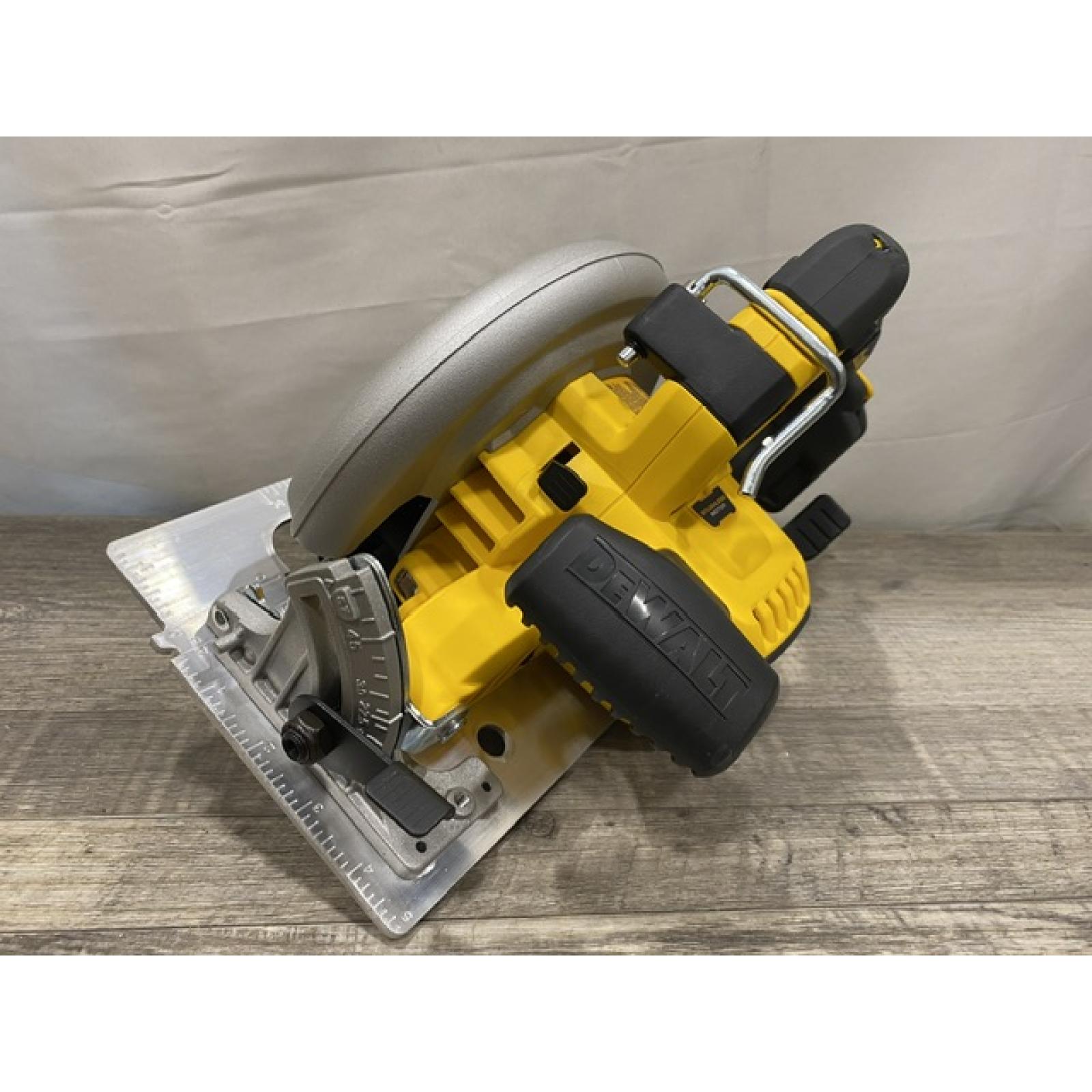 AS-IS DEWALT 20-Volt MAX 7-1/4 in. Cordless Circular Saw (Tool Only)