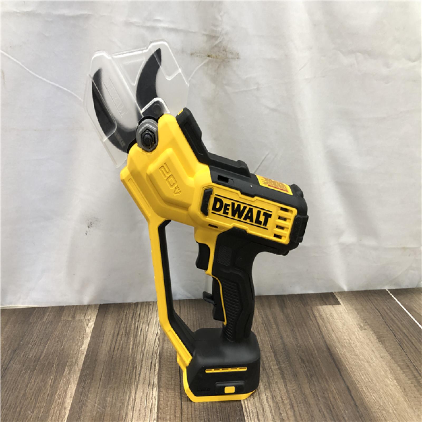 AS-IS DEWALT 20V MAX Cordless Battery Powered Pruner Kit