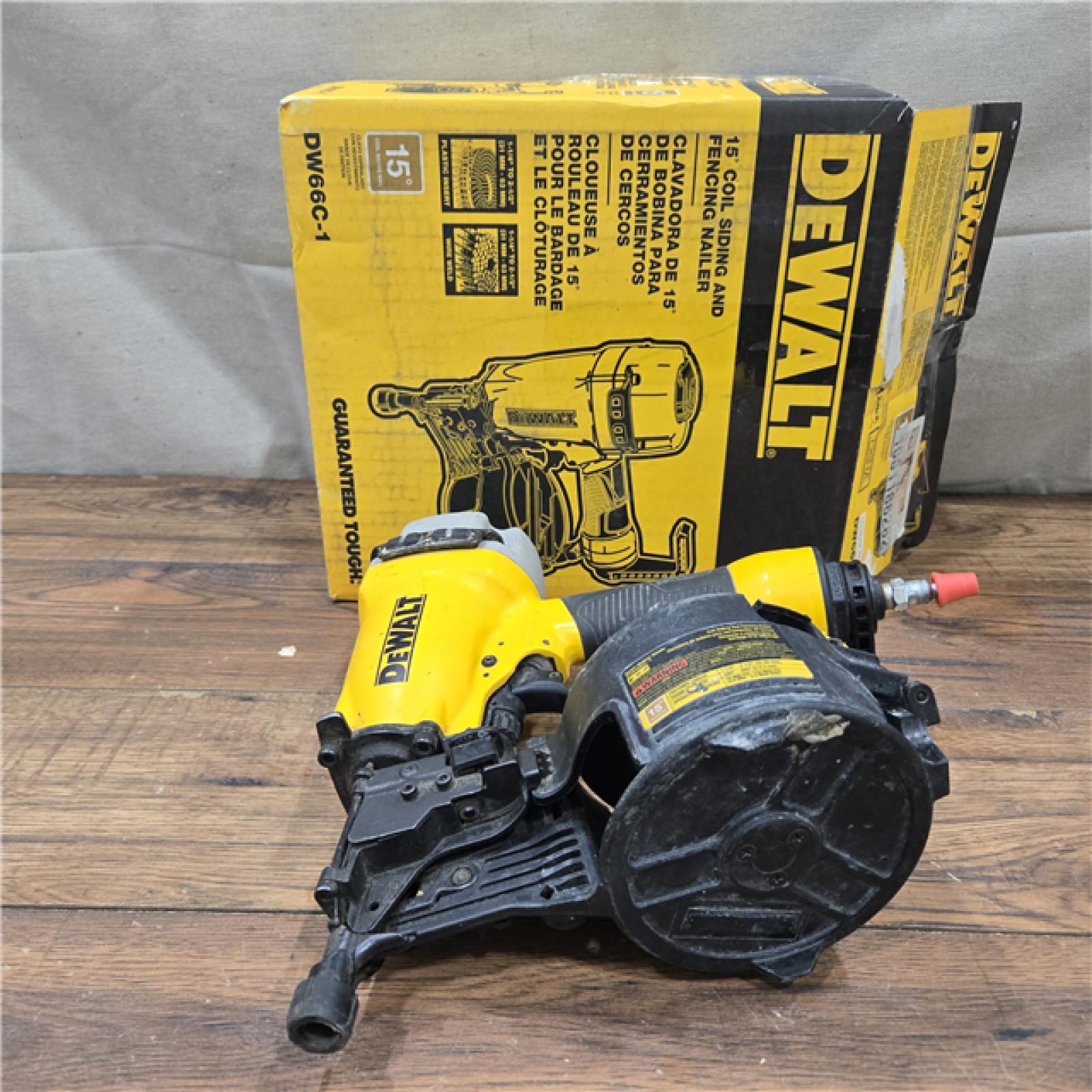 AS-IS DEWALT DW66C-1 2-1/2 Inch 15 Degree Coil Siding and Fencing Nailer
