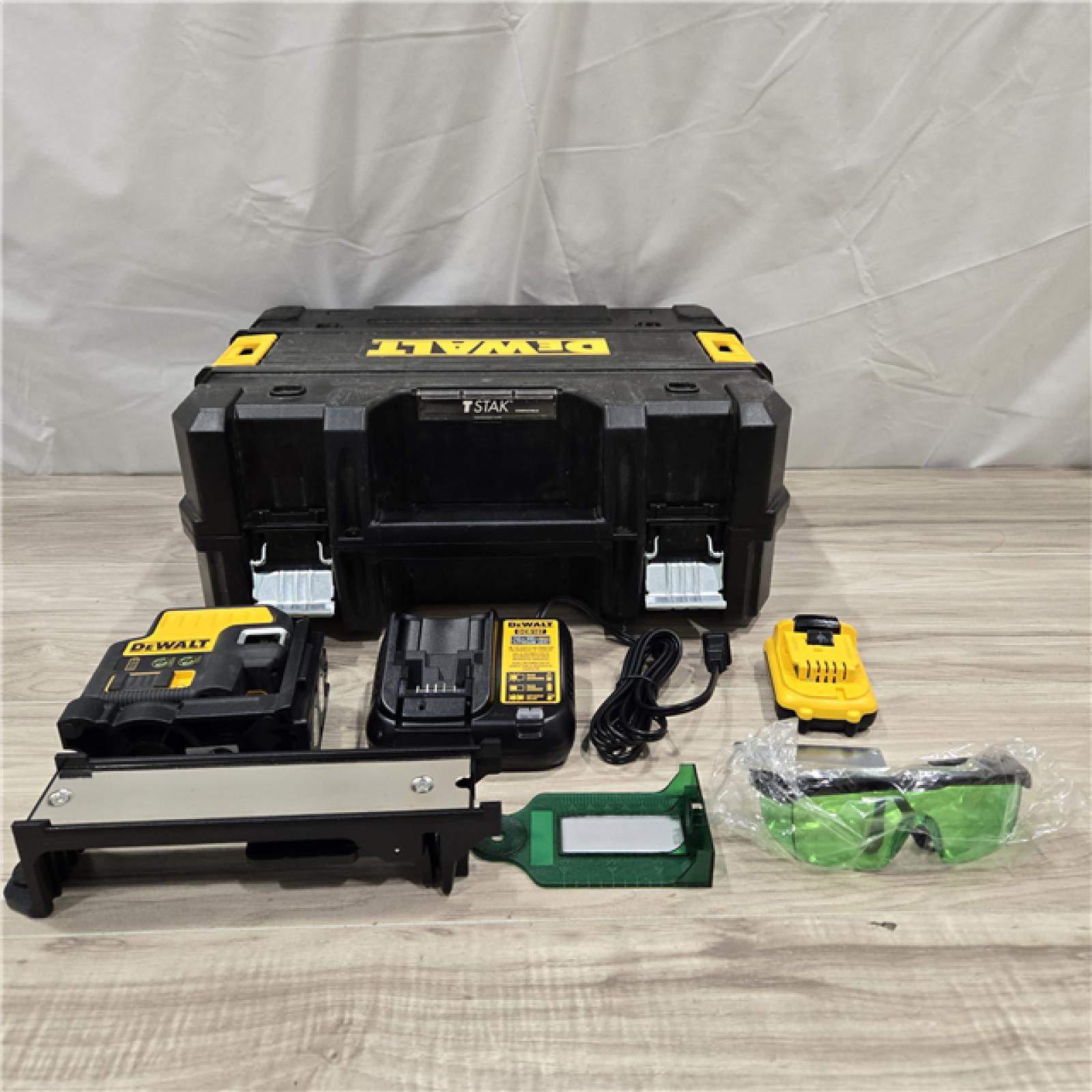 AS-IS DEWALT 12V MAX 100 ft. Green Self-Leveling 5-Spot & Cross Line Laser