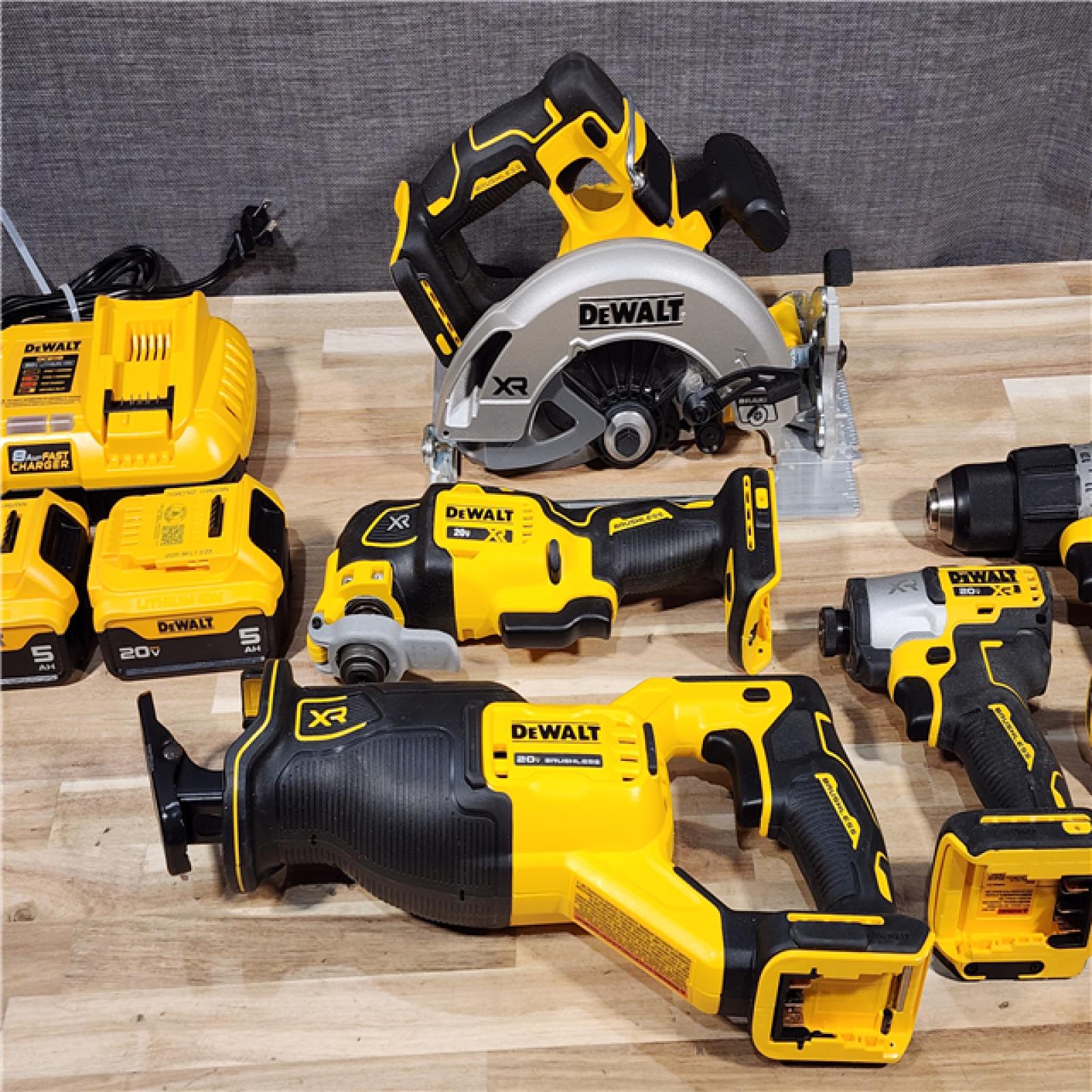HOUSTON LOCATION - AS-IS DEWALT 5 TOOL COMBO KIT