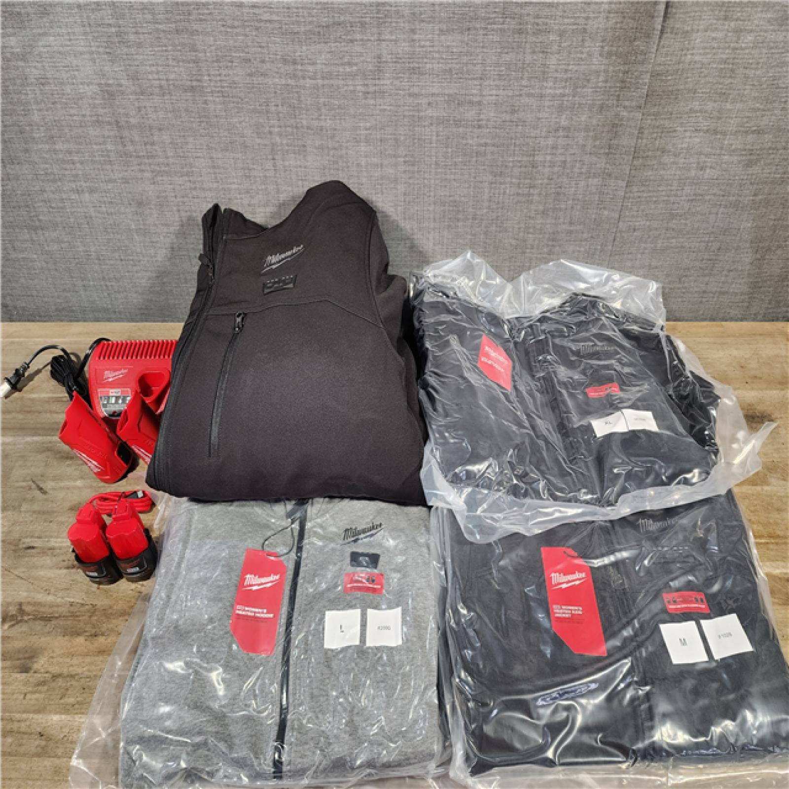 HOUSTON LOCATION - AS-IS MILWAUKEE 4 HEATED CLOTHING COMBO KIT