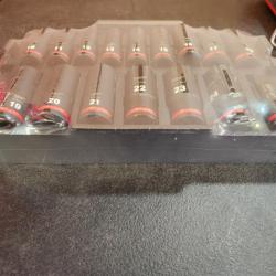 Phoenix NEW Milwaukee SHOCKWAVE Impact-Duty 1/2 in. Drive Metric and SAE Standard Impact PACKOUT Socket Set 16 pieces (SEALED)