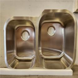 Phoenix Location NEW Seasons Stainless Steel Undermount 31.5 18G Double Bowl Offset Sink Pallet (12 Total)