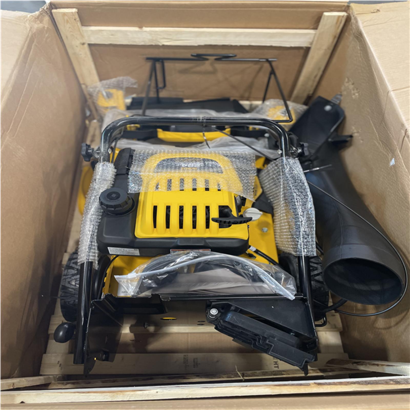 DALLAS LOCATION - DEWALT 28 in. 224cc E-GOV Engine 3-in-1 Gas RWD Self-Propelled Lawn Mower with High Rear Wheels