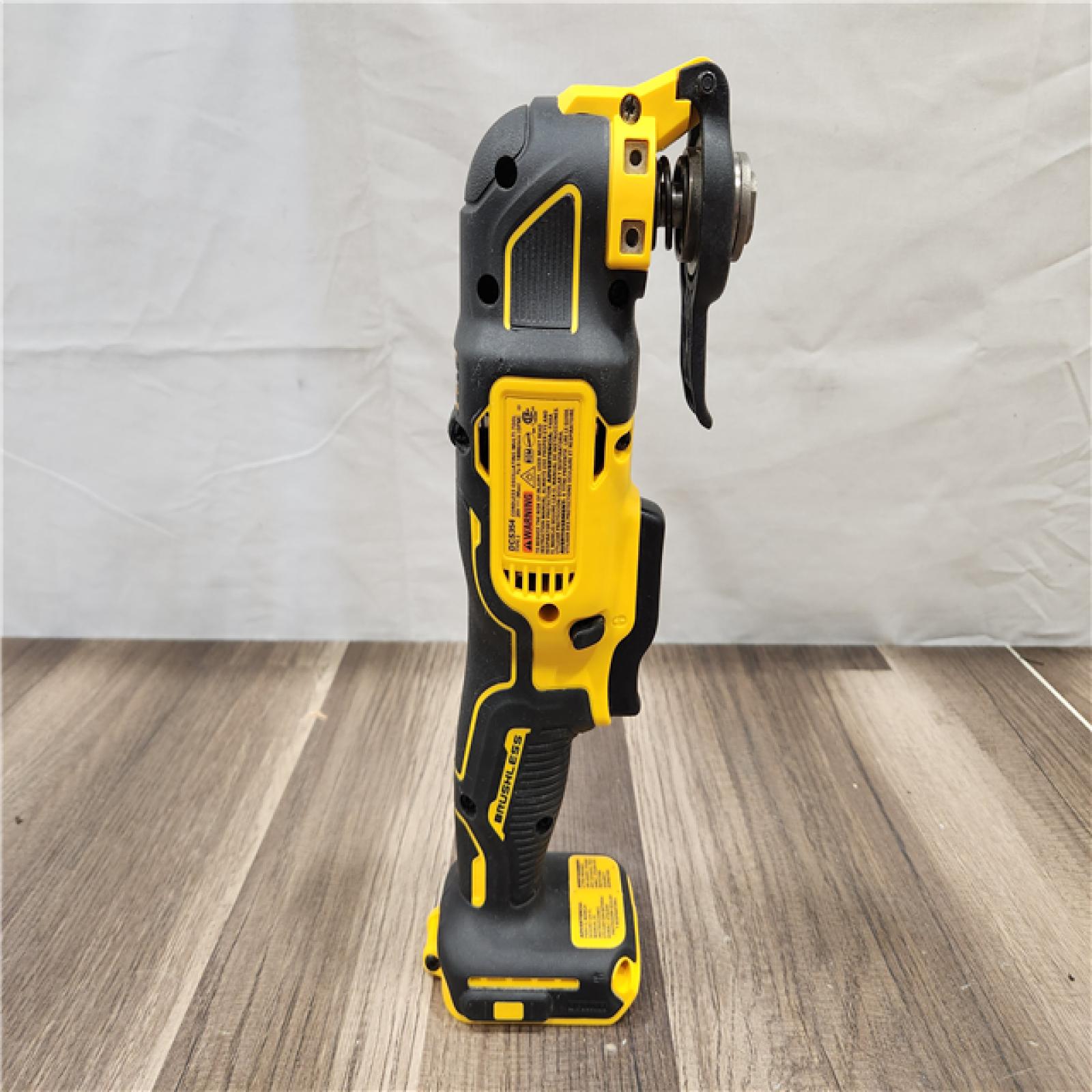 AS-IS- DEWALT ATOMIC 20V MAX Cordless Brushless Oscillating Multi Tool (Tool Only)