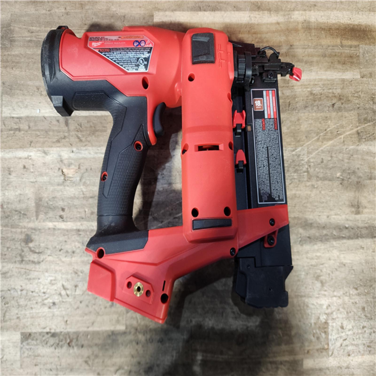HOUSTON LOCATION - AS-IS Milwaukee M18 FUEL 18-Volt Lithium-Ion Brushless Cordless Gen II 18-Gauge Brad Nailer (Tool-Only)