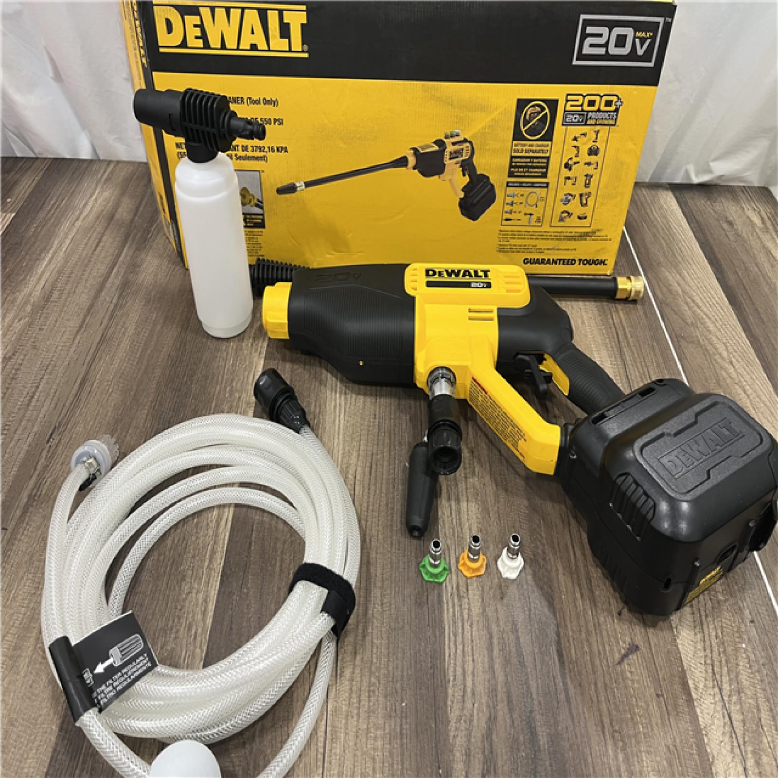 GOOD  Dewalt 20V 550 PSI  1 GPM Cordless Power Cleaner W/ 4 Nozzles Tool-Only DCPW550B