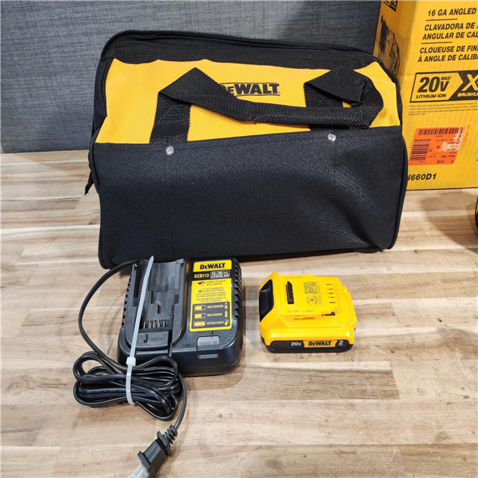 HOUSTON LOCATION - AS-IS (APPEARS LIKE NEW) DEWALT 20V MAX XR 16-Gauge Electric Cordless Angled Finishing Nailer Kit