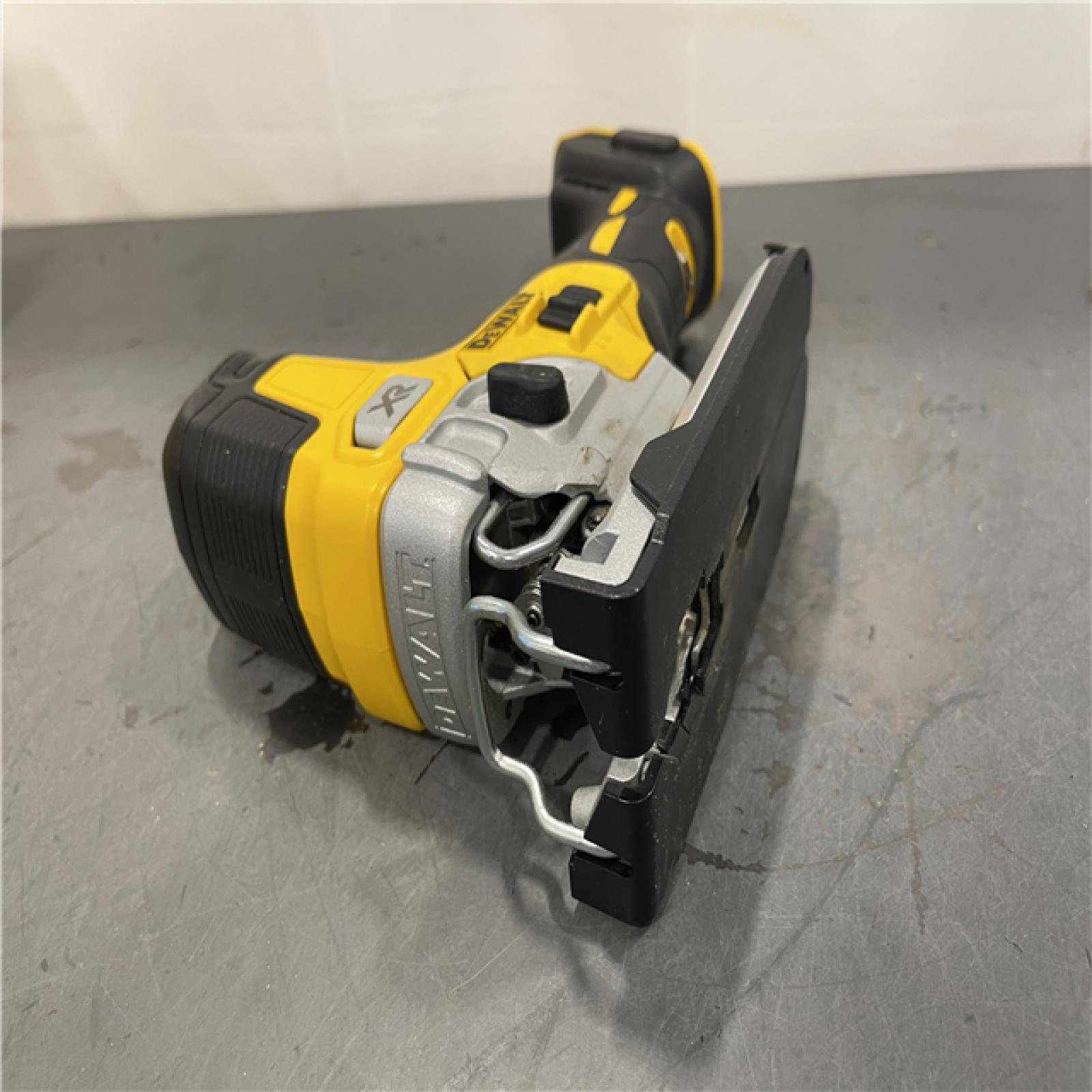 AS-IS - DEWALT 20V MAX XR Cordless Barrel Grip Jigsaw