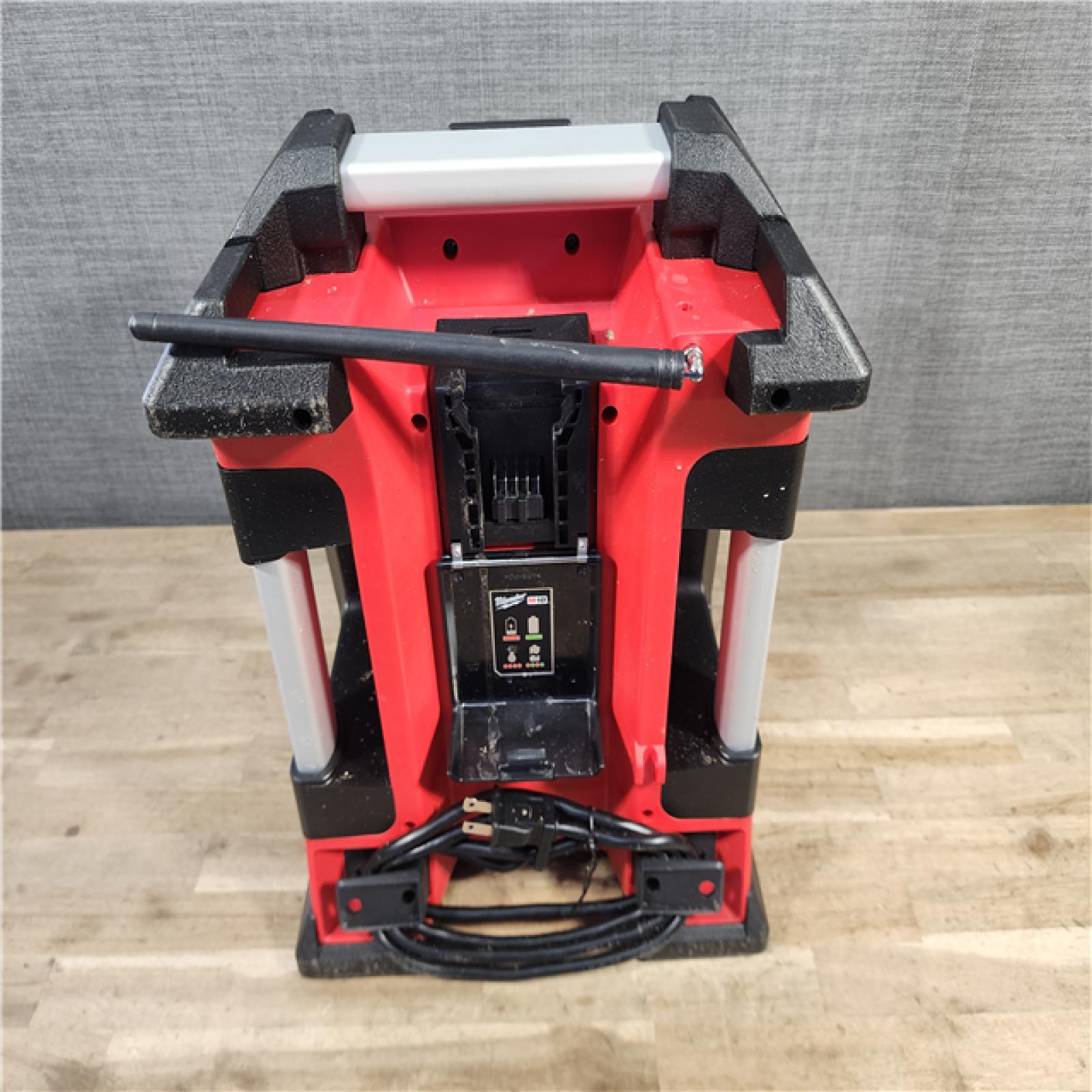 HOUSTON LOCATION - AS-IS M18 Lithium-Ion Cordless Jobsite Radio/Charger (TOOL ONLY)