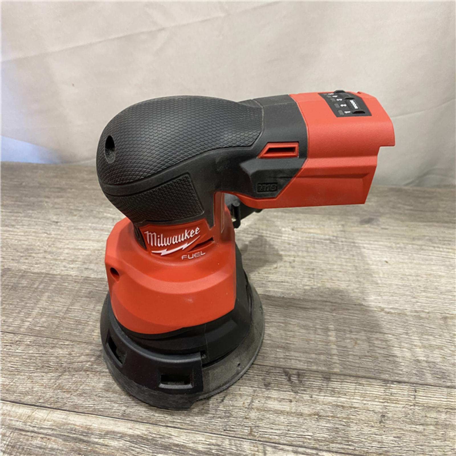 AS-IS Milwaukee 18V Lithium-Ion Brushless Cordless FUEL 5 in. Random Orbit Sander (Tool-Only)