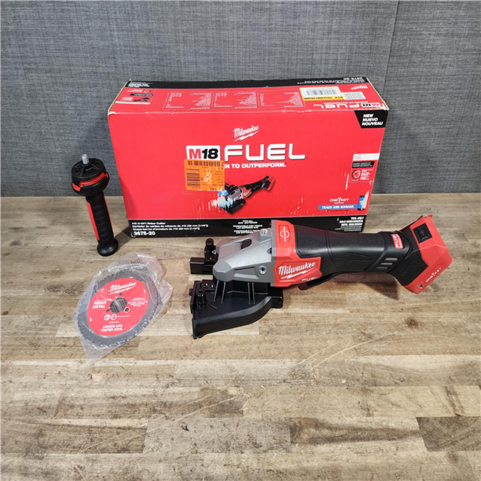 HOUSTON LOCATION - AS-IS (APPEARS LIKE NEW) Milwaukee M18 FUEL 18V Lithium-Ion Cordless Brushless #10 (1-1/4in. ) Rebar Cutter (TOOL ONLY)