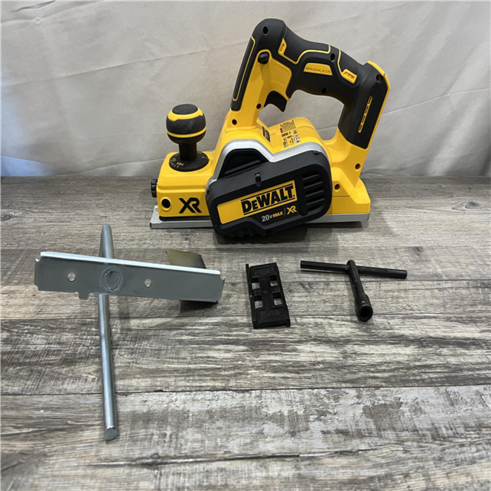 AS-IS DEWALT 20V MAX XR Cordless Brushless 3-1/4 in. Planer (Tool Only)