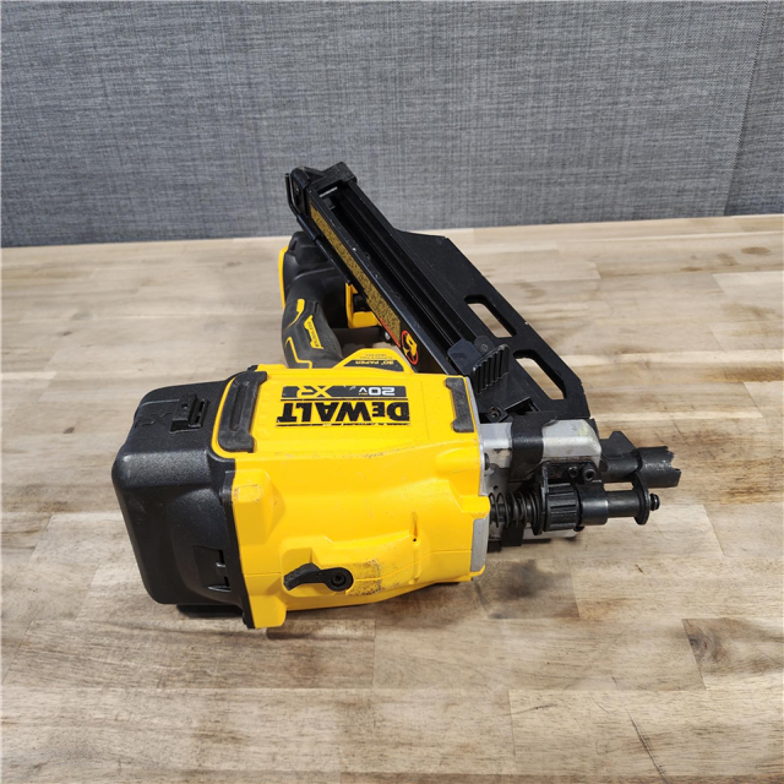 HOUSTON LOCATION - AS-IS DEWALT 20-Volt 30° Cordless Framing Nailer (Tool-Only)