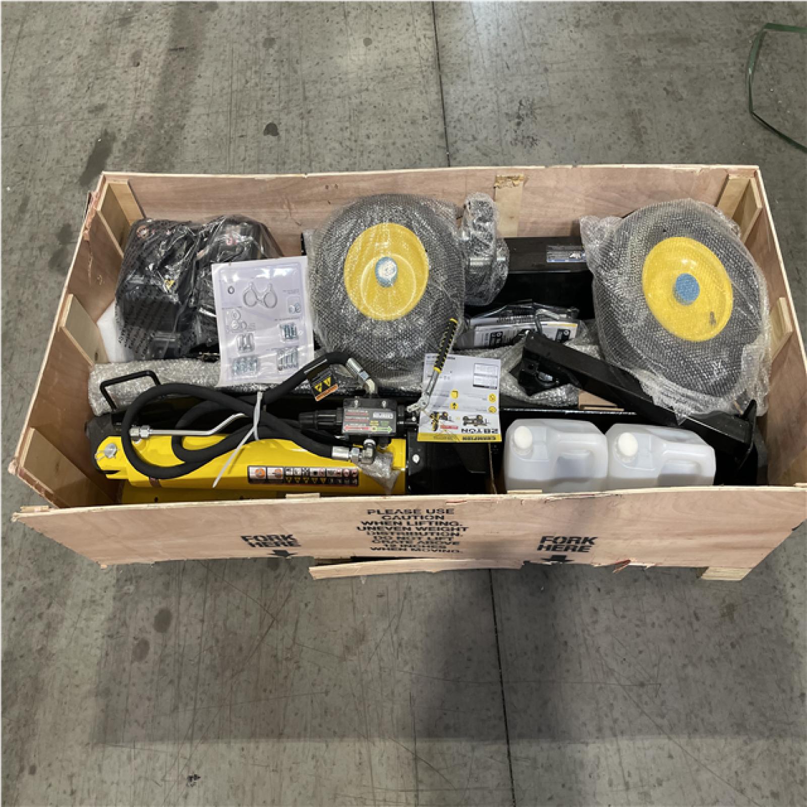 DALLAS LOCATION- AS-IS CHAMPION 28-Ton 224cc Vertical/Horizontal Op Log Splitter w/ Funnel & Hydraulic Oil