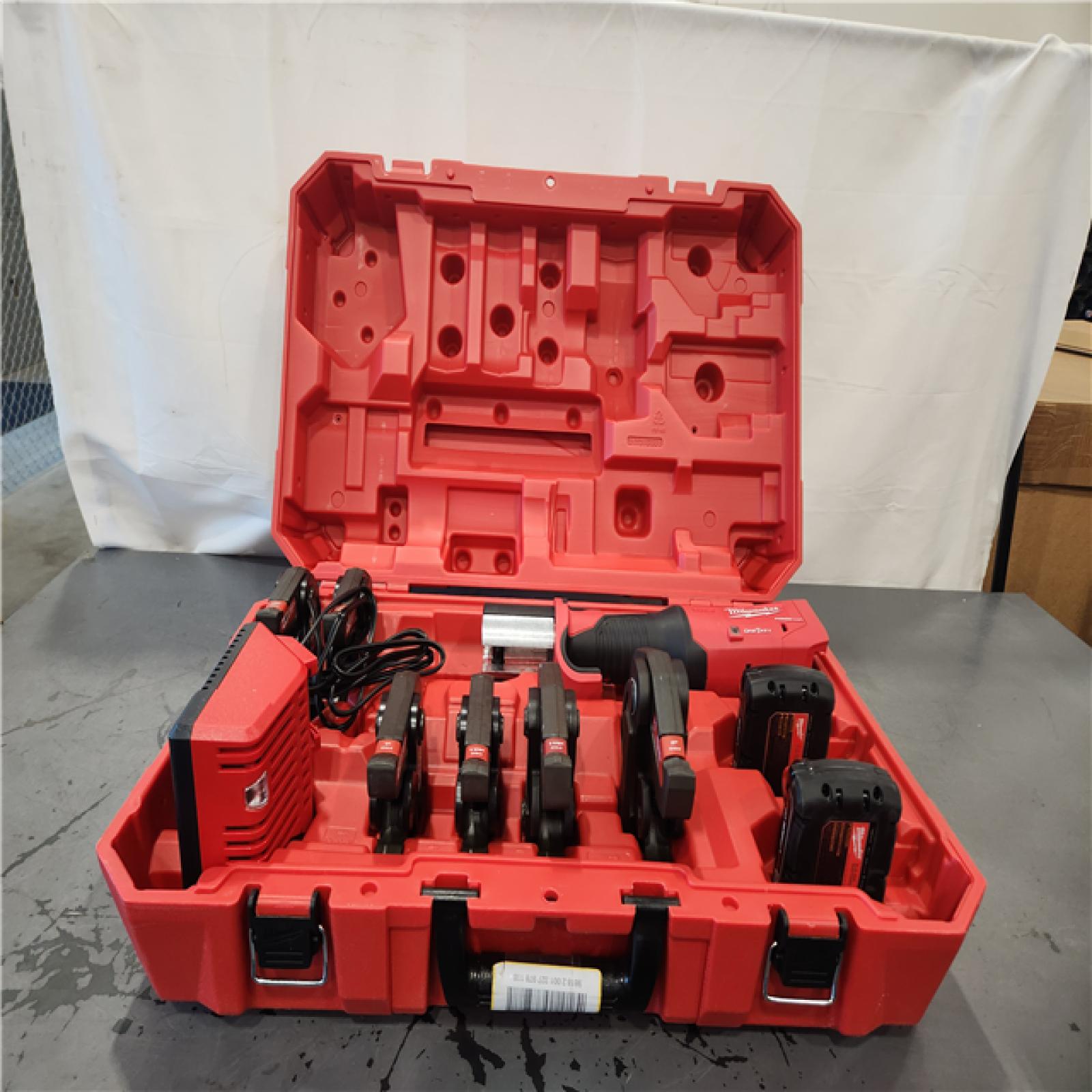 AS-IS- Milwaukee M18 Force Logic ONE KEY Press Tool 1/2-2 Kit