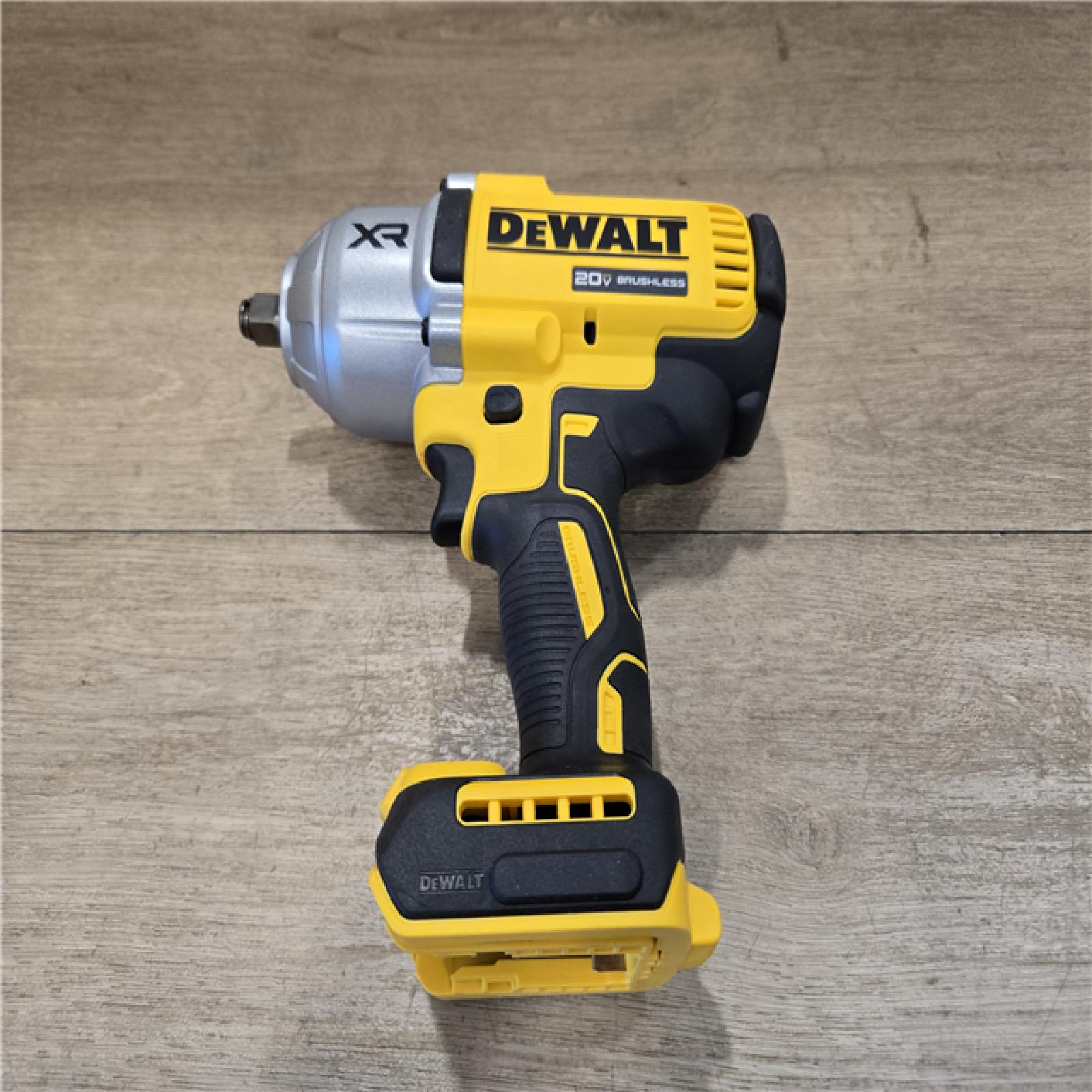 AS-IS DEWALT 20V MAX Cordless 1/2 in. Impact Wrench Kit