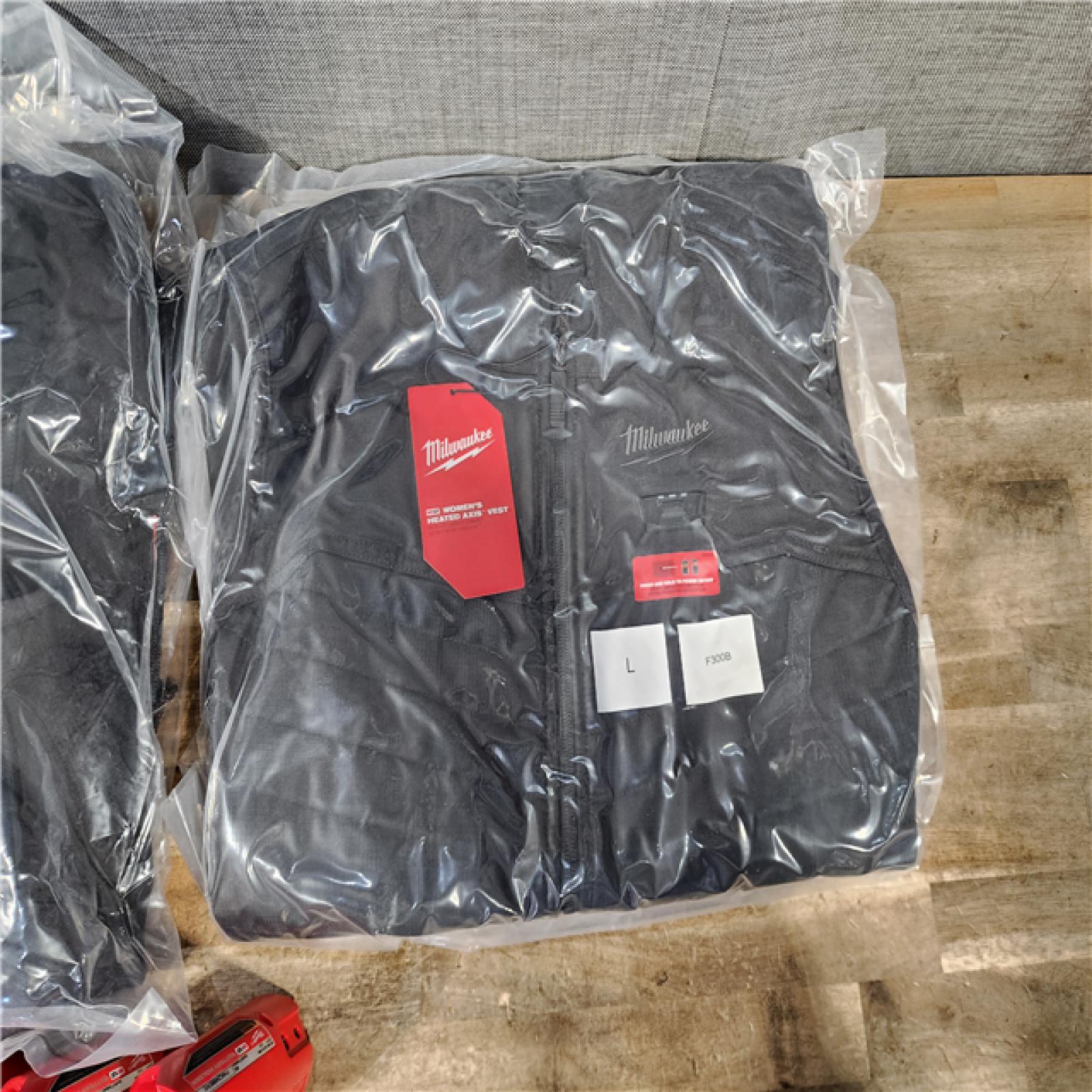 HOUSTON LOCATION - AS-IS MILWAUKEE 2 HEATED CLOTHING COMBO KIT