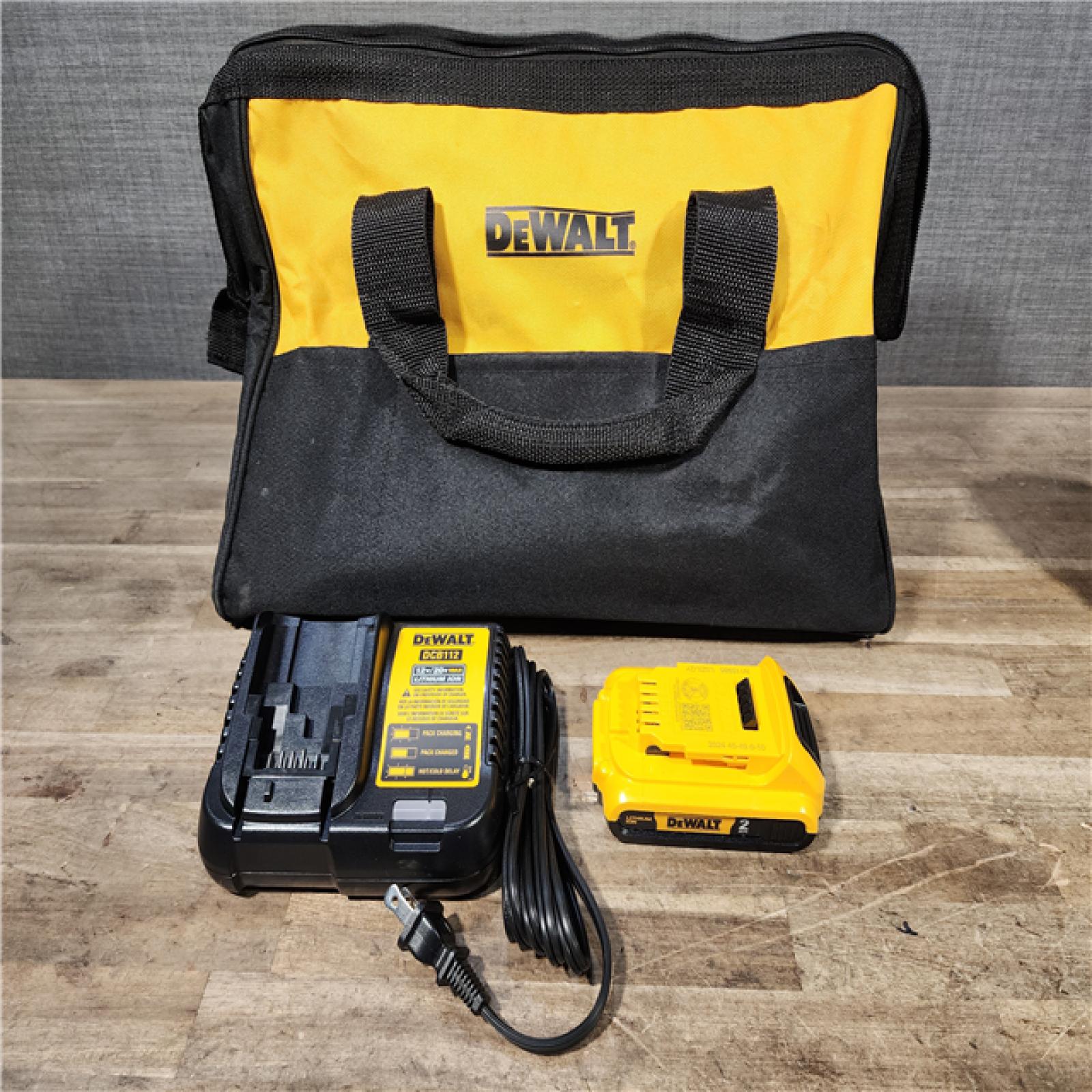 HOUSTON LOCATION - AS-IS DeWalt 15 GA ANGLED FINISH NAILER KIT W/ BATTERY & CHARGER