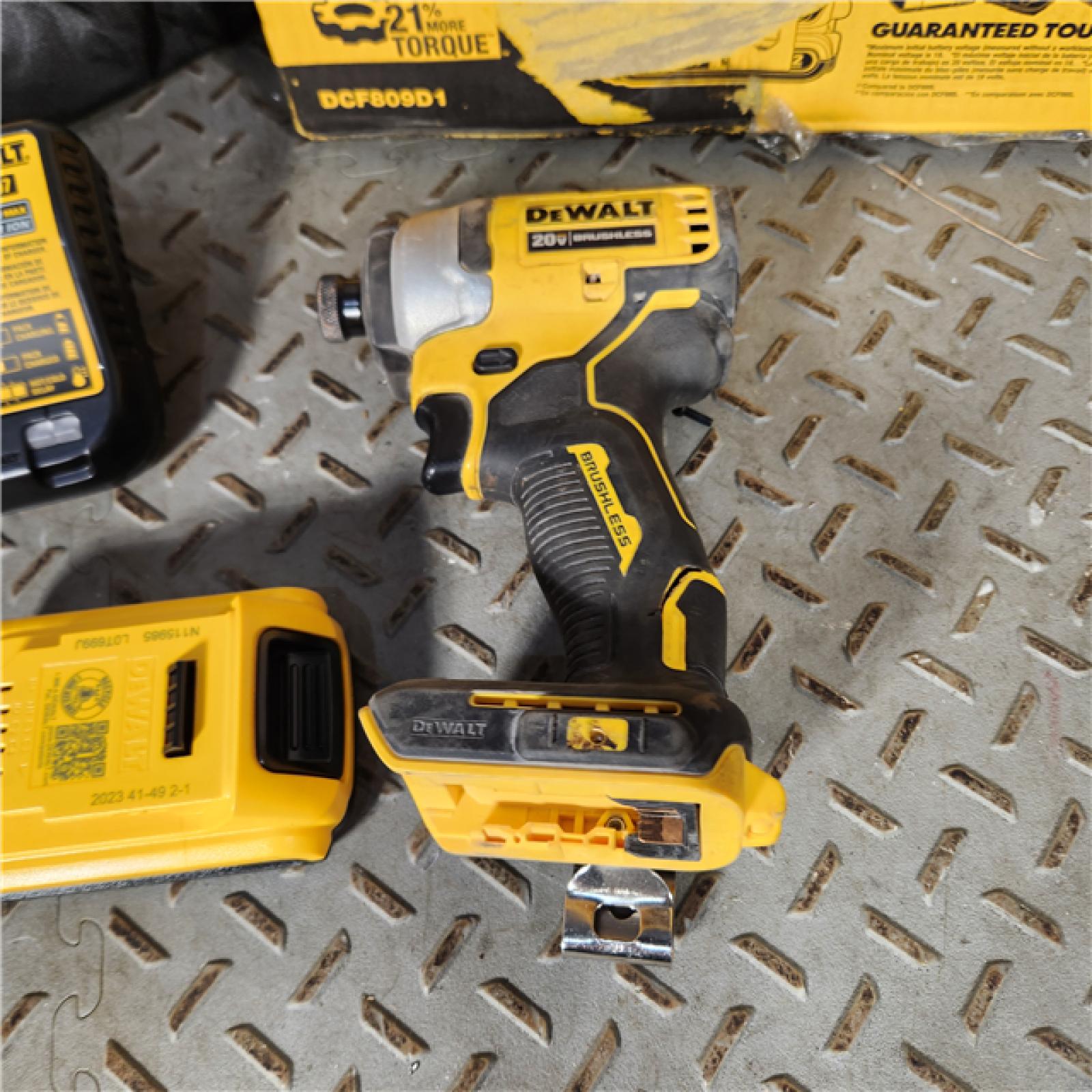 Houston location- AS-IS -Dewalt 125081 0.25 in. 20V Impact Driver Kit - Pack of 5