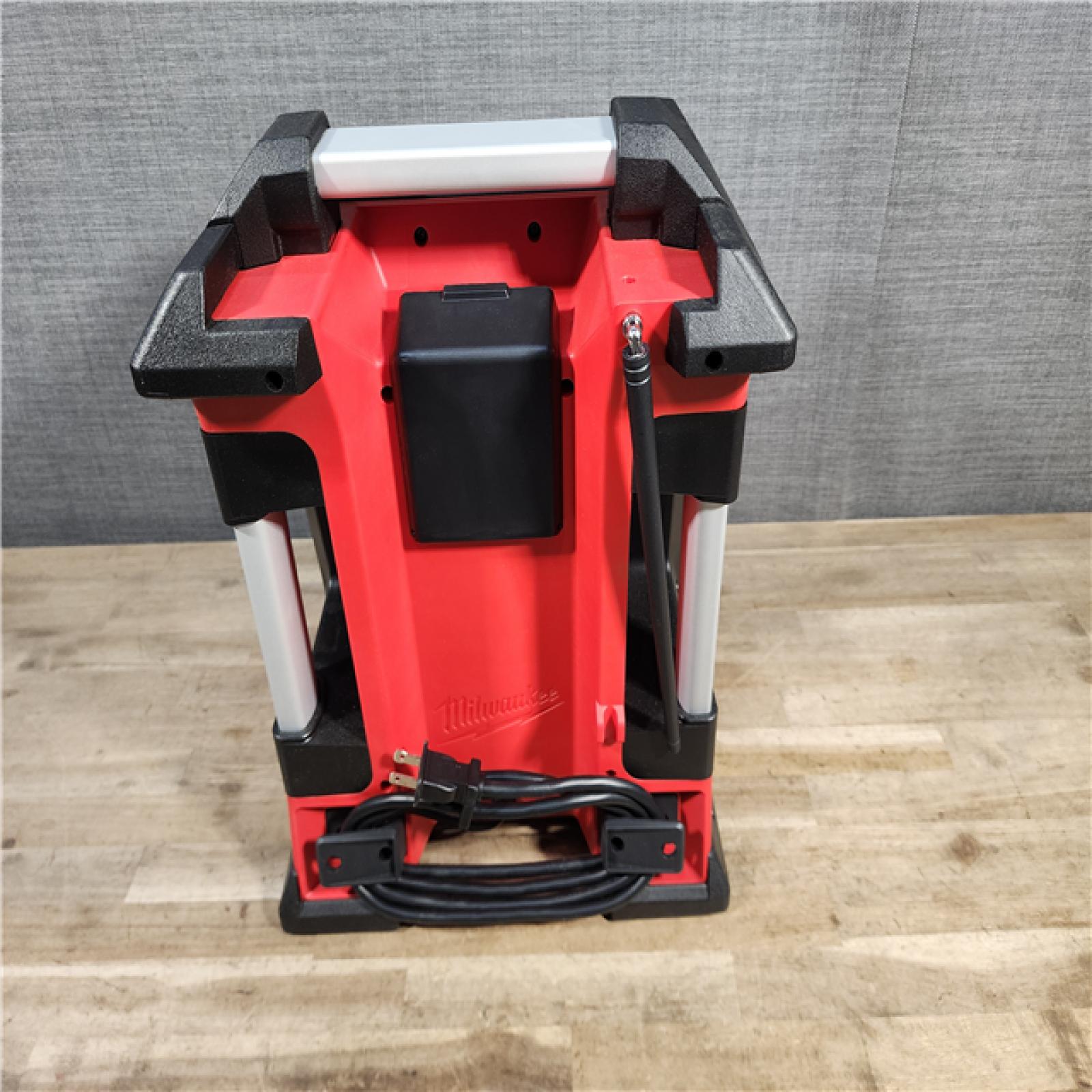 HOUSTON LOCATION - AS-IS M18 Lithium-Ion Cordless Jobsite Radio/Charger (TOOL ONLY)