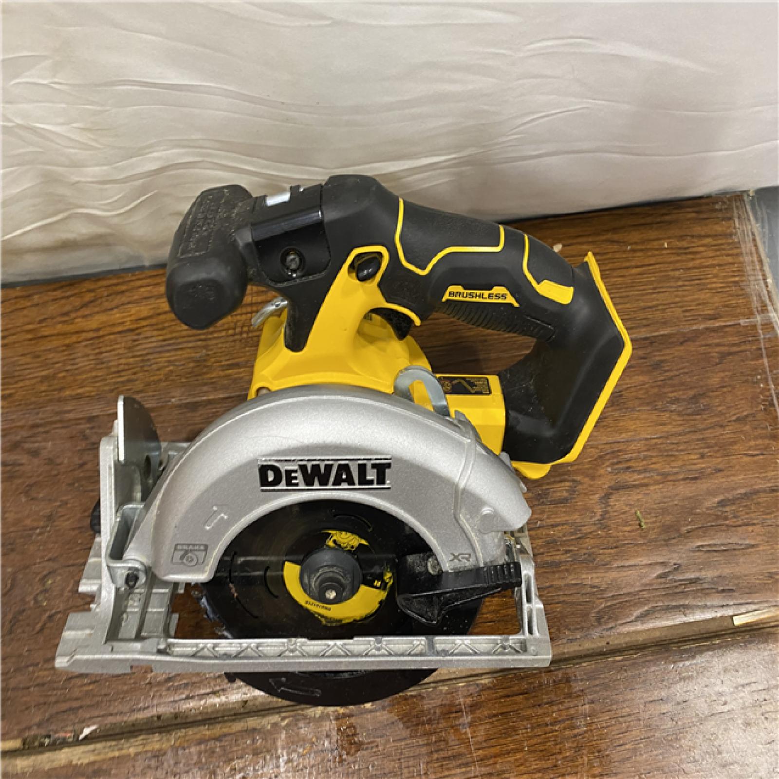 AS-IS DeWALT DCS565B 20V Max Brushless 6.5   Cordless Circular Saw
