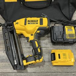 AS-IS DEWALT 20V MAX XR 16-Gauge Electric Cordless Angled Finishing Nailer Kit