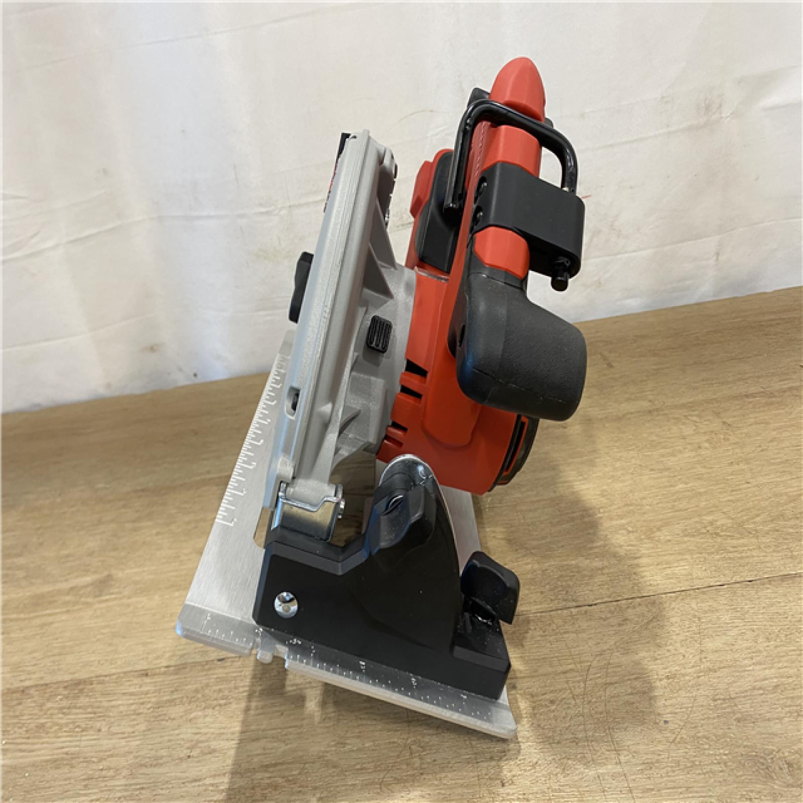 AS-IS Milwaukee 18V Lithium-Ion Brushless Cordless 7-1/4 in. Circular Saw (Tool-Only)