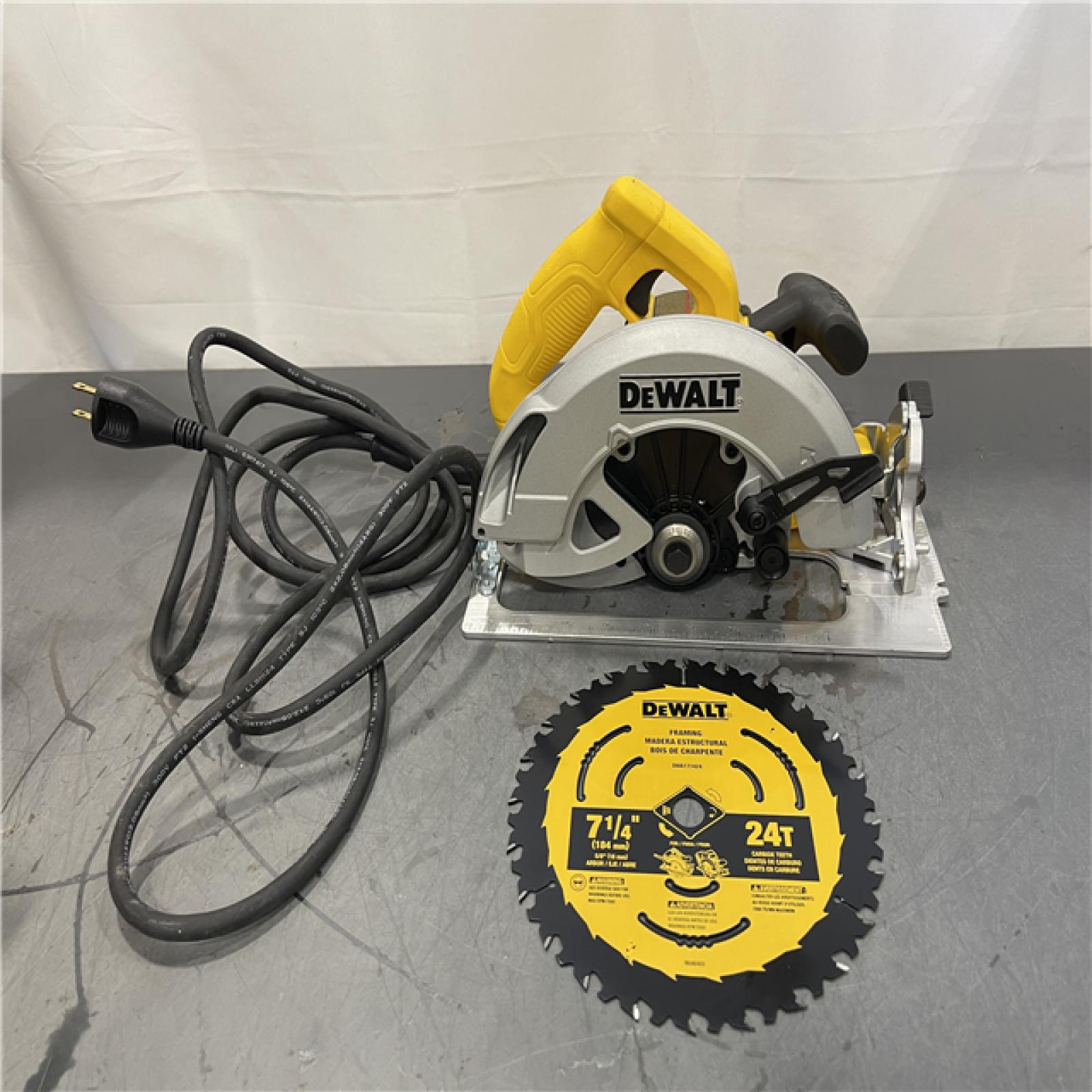 AS-IS - DeWalt 15 Amp Corded 7-1/4 in. Lightweight Circular Saw