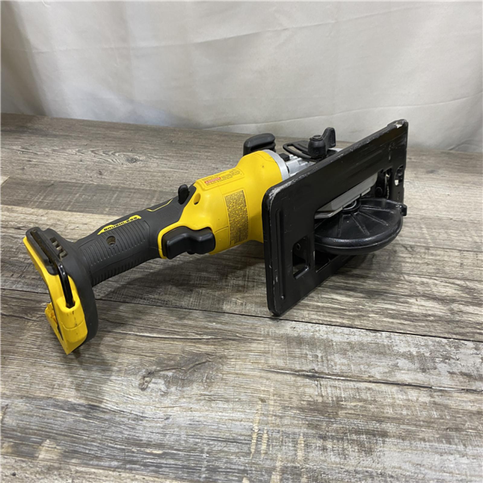 AS-IS DEWALT ATOMIC 20V MAX Cordless Brushless 4-1/2 in. Circular Saw (Tool Only)