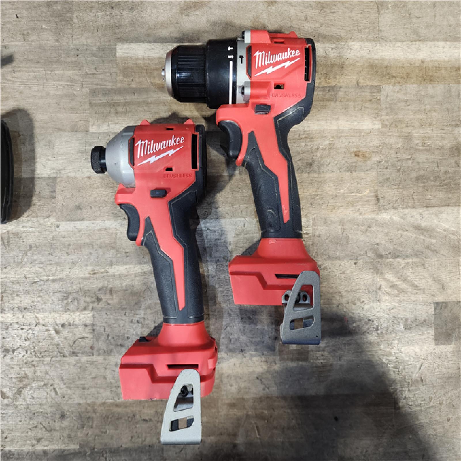 HOUSTON LOCATION - AS-IS MILWAUKEE 3 TOOL COMBO KIT W/ (2) BATTERY & CHARGER