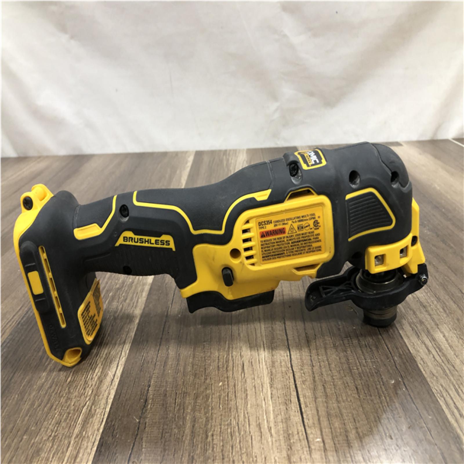 AS-IS DEWALT ATOMIC 20V MAX Lithium-Ion Cordless Brushless Oscillating Tool Kit