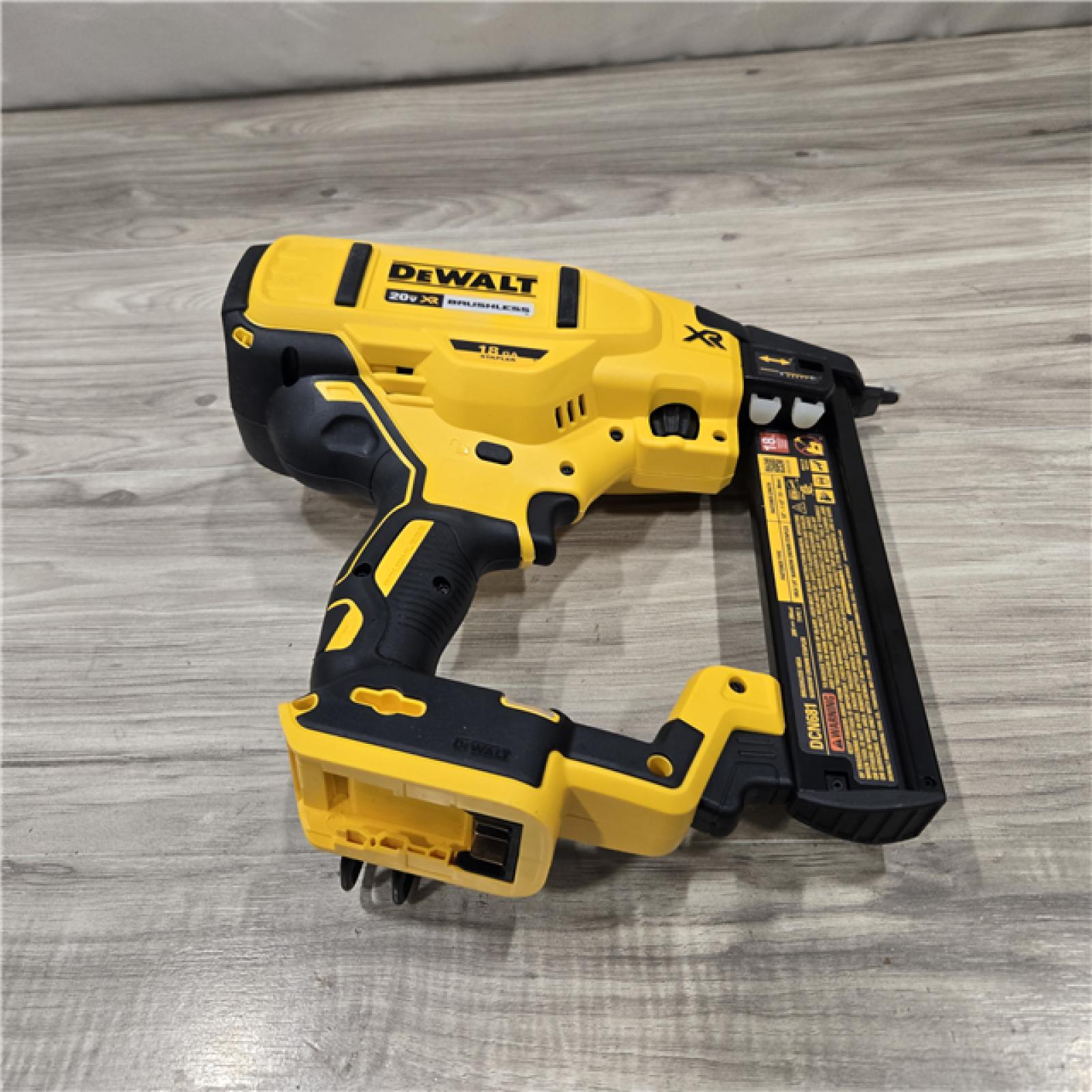 AS-IS DeWALT DCN681D1 20V MAX 18ga Cordless Narrow Crown Stapler Kit