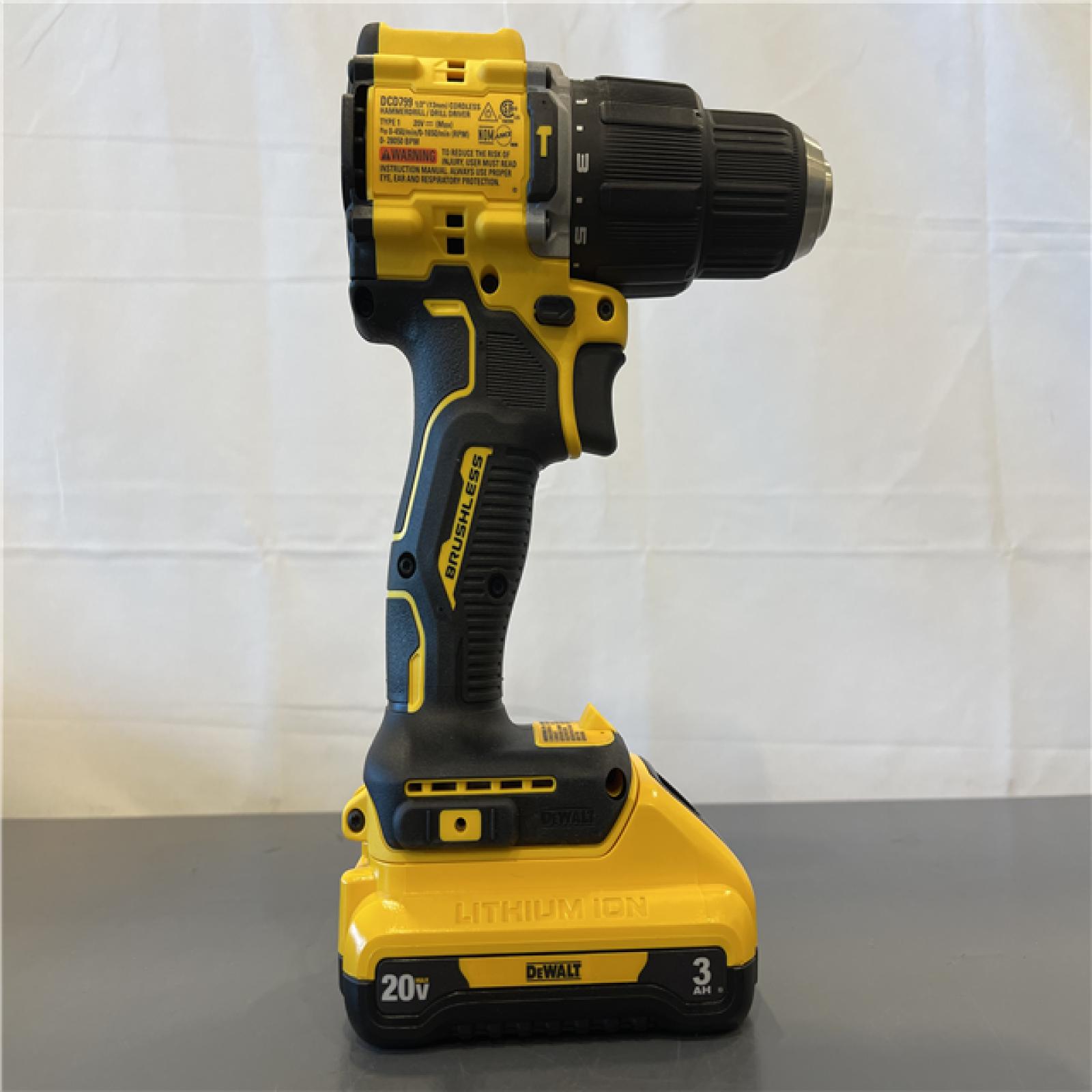 Like New! - DEWALT ATOMIC 20-Volt Lithium-Ion Cordless 1/2 in. Compact Hammer Drill Kit